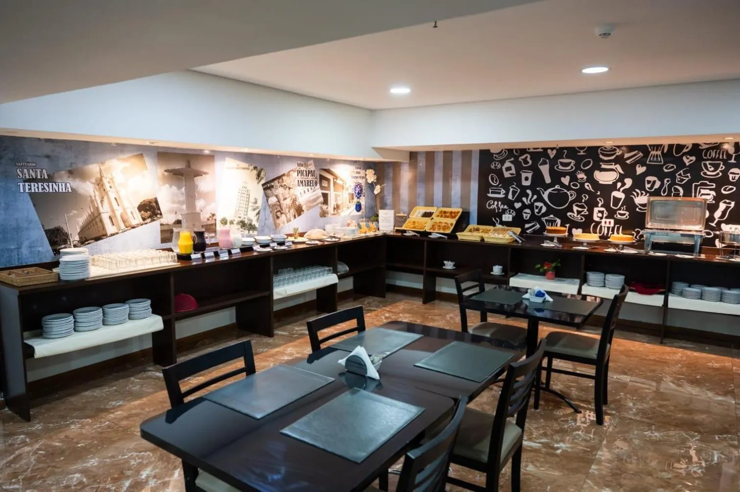 Restaurant/places to eat in Olavo Bilac Hotel