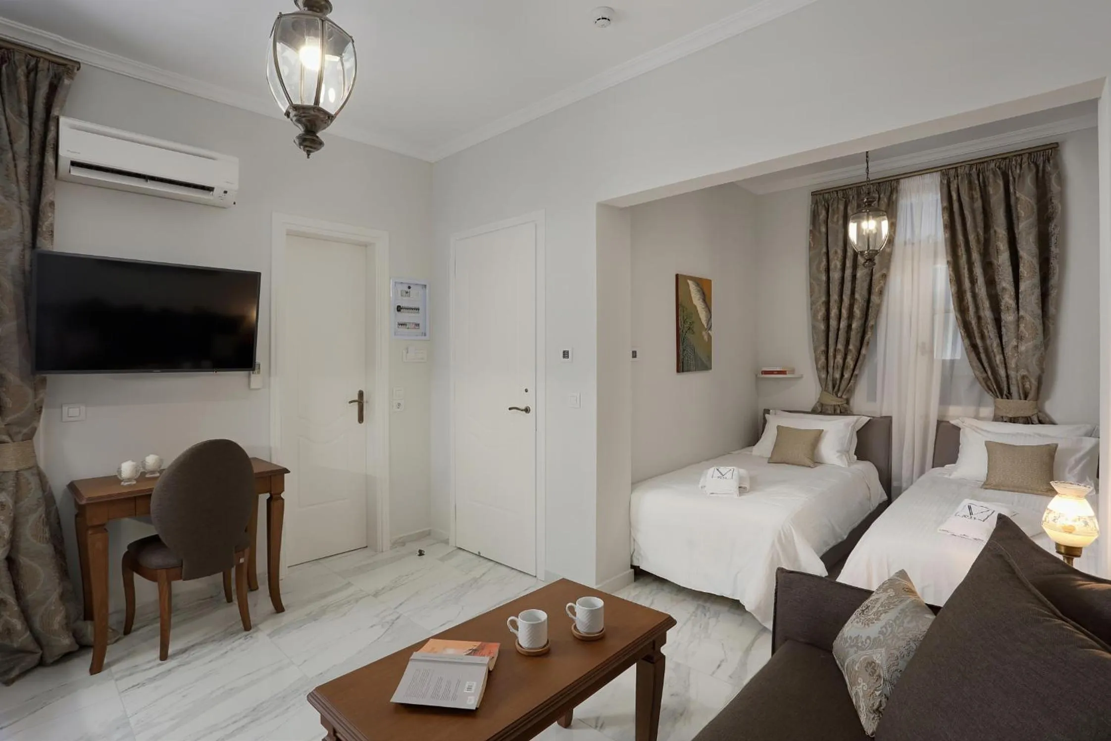 Photo of the whole room, Bed in V1935 Luxurious Apartments