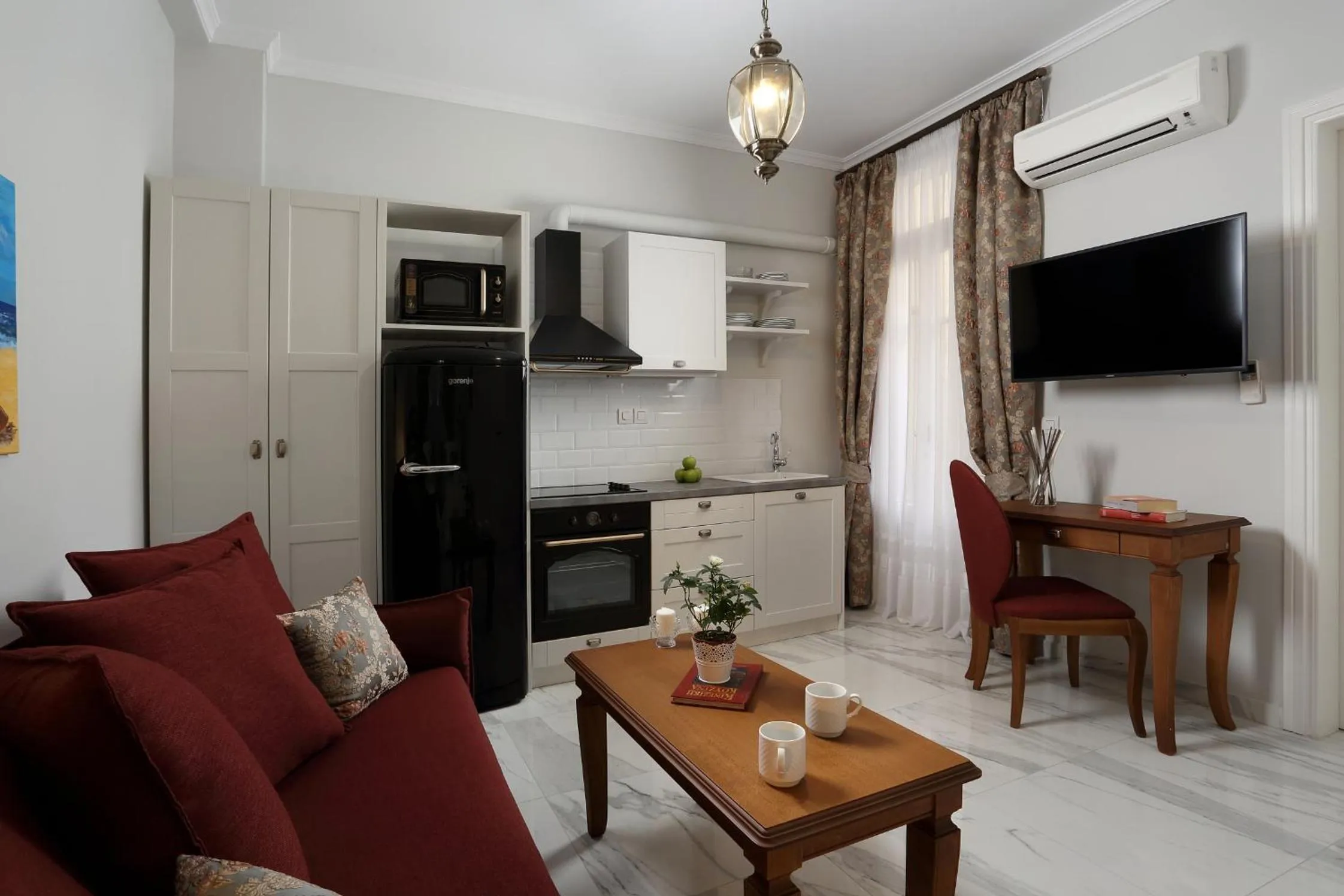 TV and multimedia in V1935 Luxurious Apartments