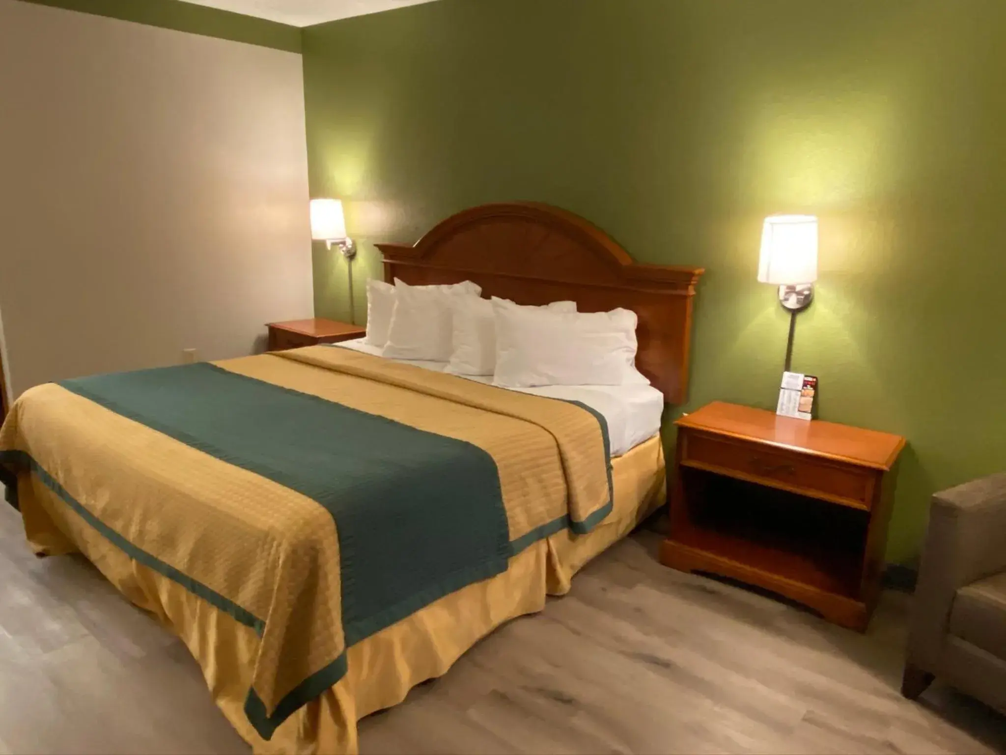 King Room in Cabarrus Inn King Room in Cabarrus Inn