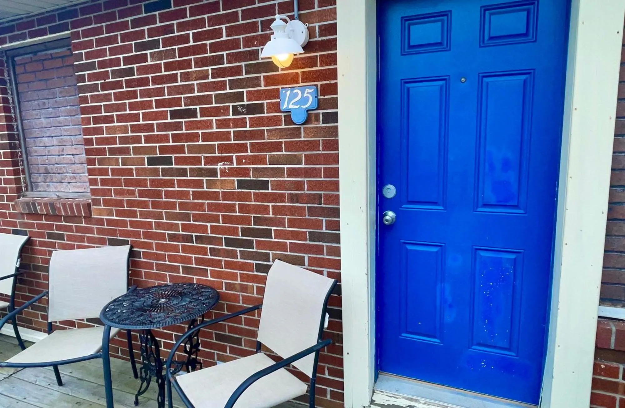Patio in The Maddox Inn