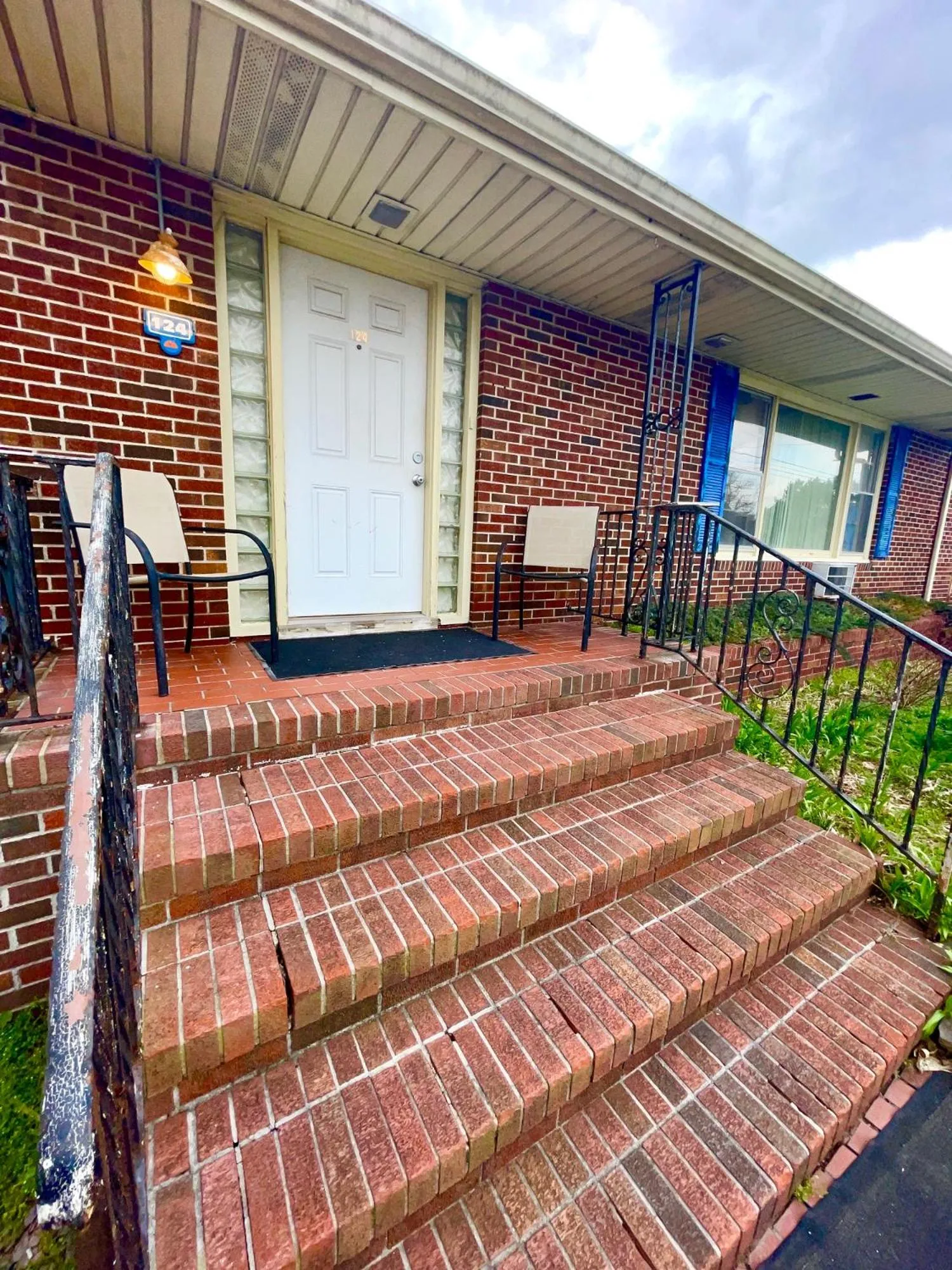 Facade/entrance in The Maddox Inn