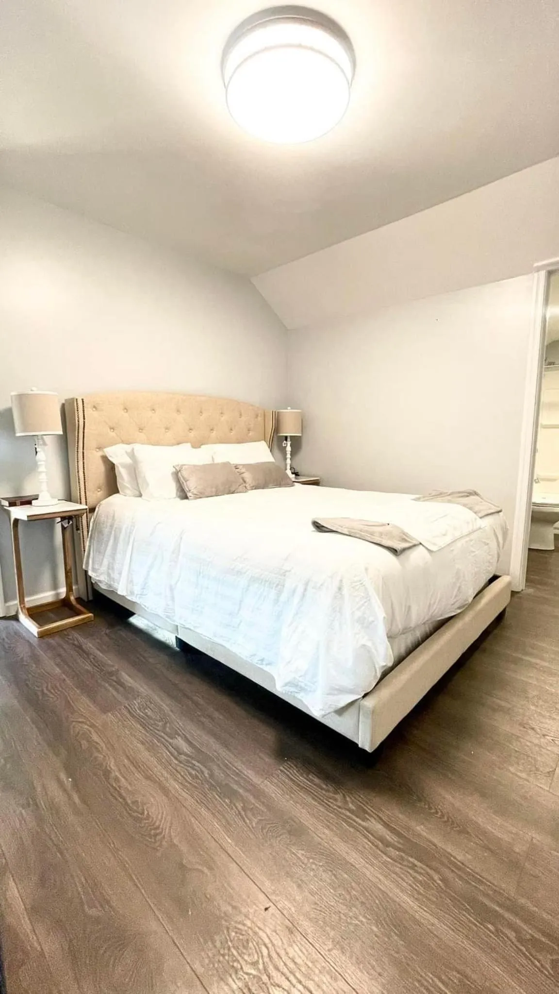 Bed in Americas Best Value Inn Chincoteague