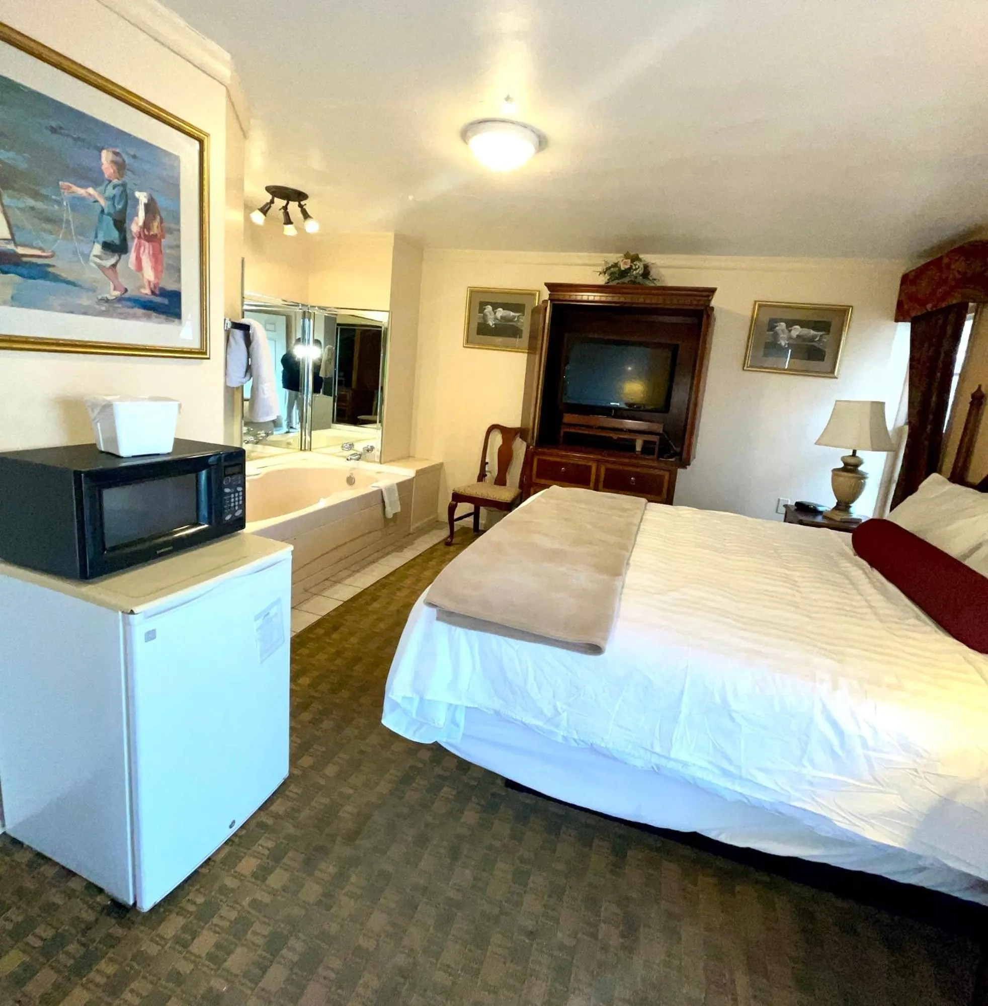 Hot Tub in The Maddox Inn