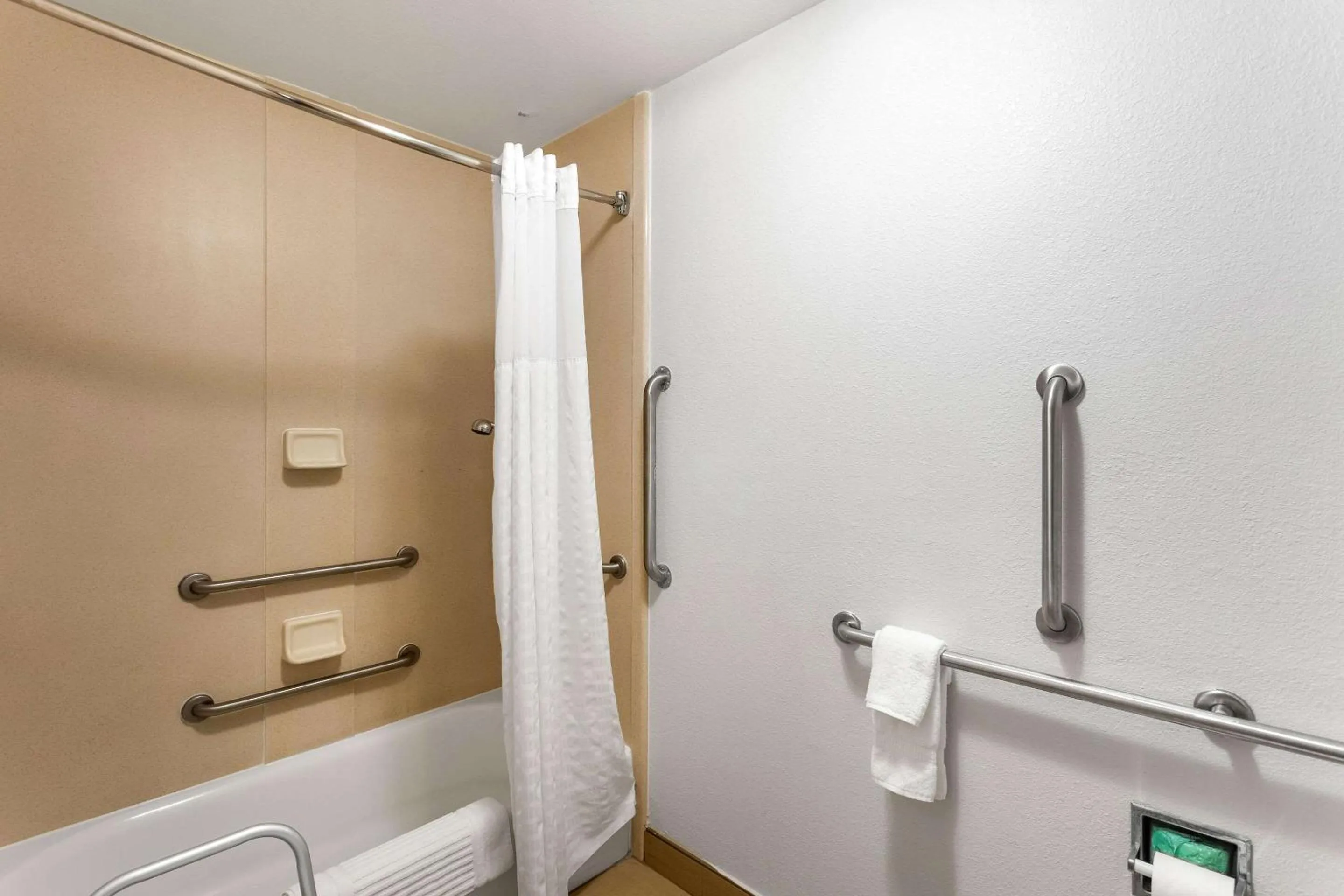 Bathroom in Comfort Inn & Suites Kenosha-Pleasant Prairie