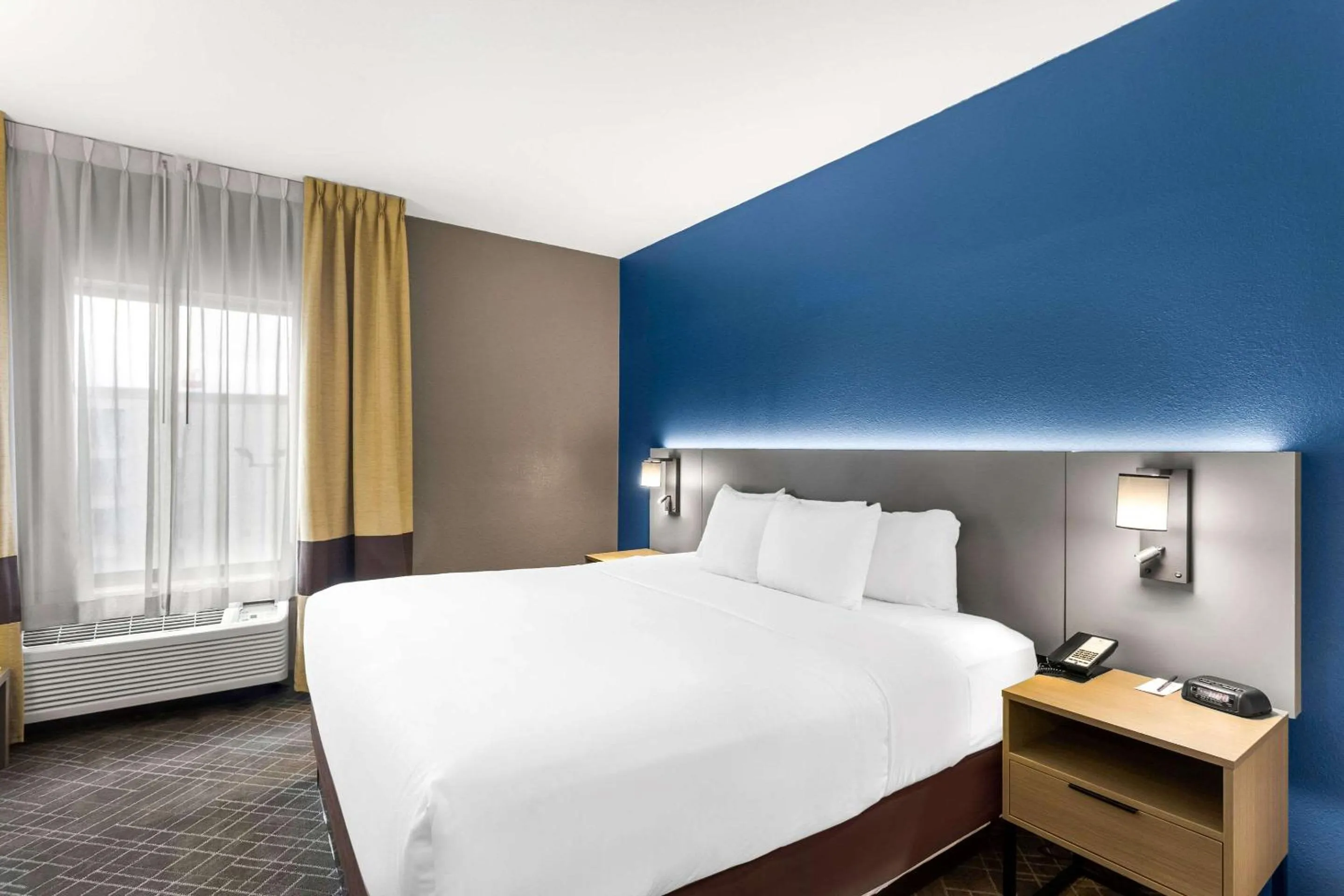Bedroom, Bed in Comfort Inn & Suites Kenosha-Pleasant Prairie