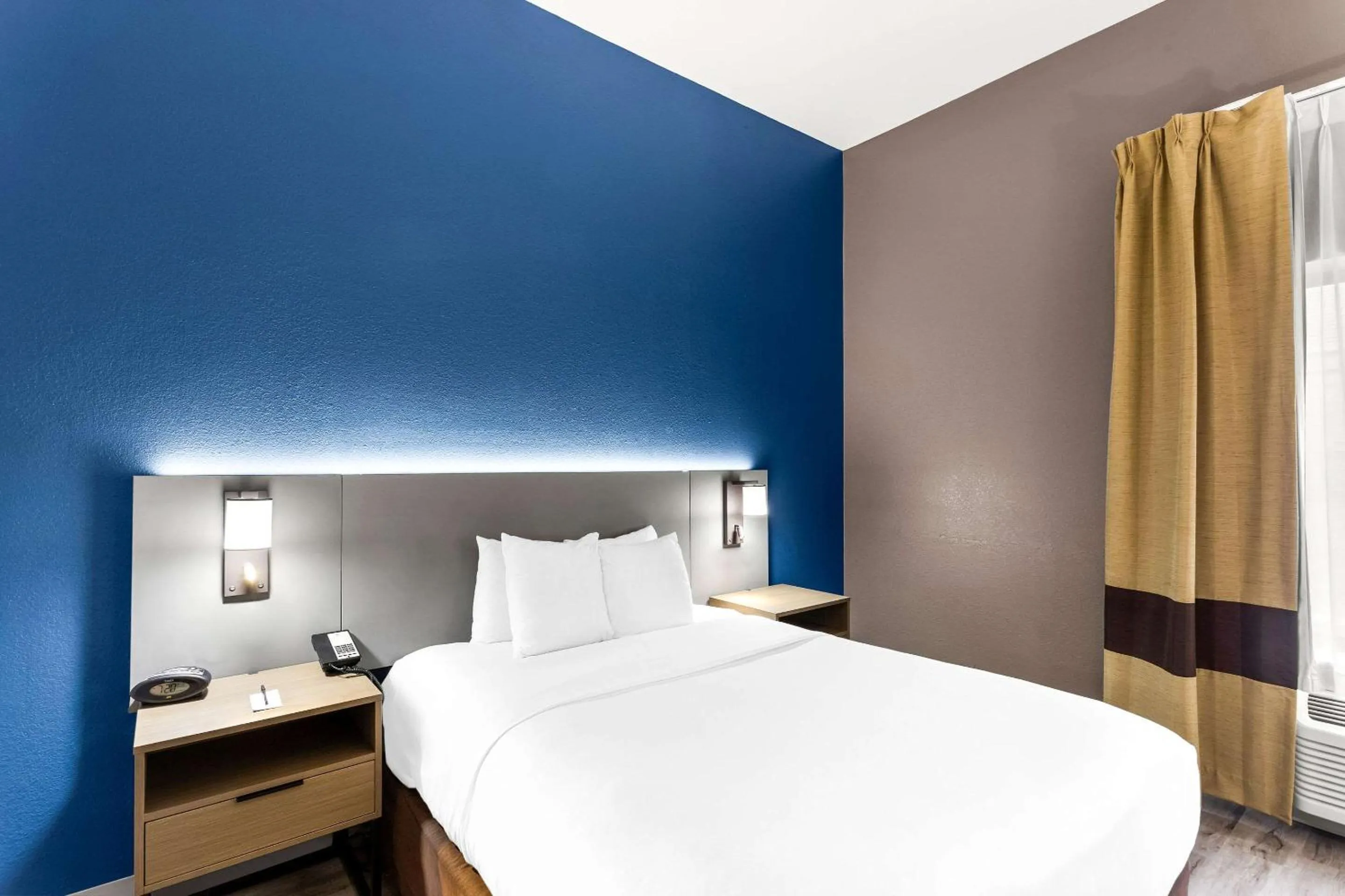 Bedroom, Bed in Comfort Inn & Suites Kenosha-Pleasant Prairie