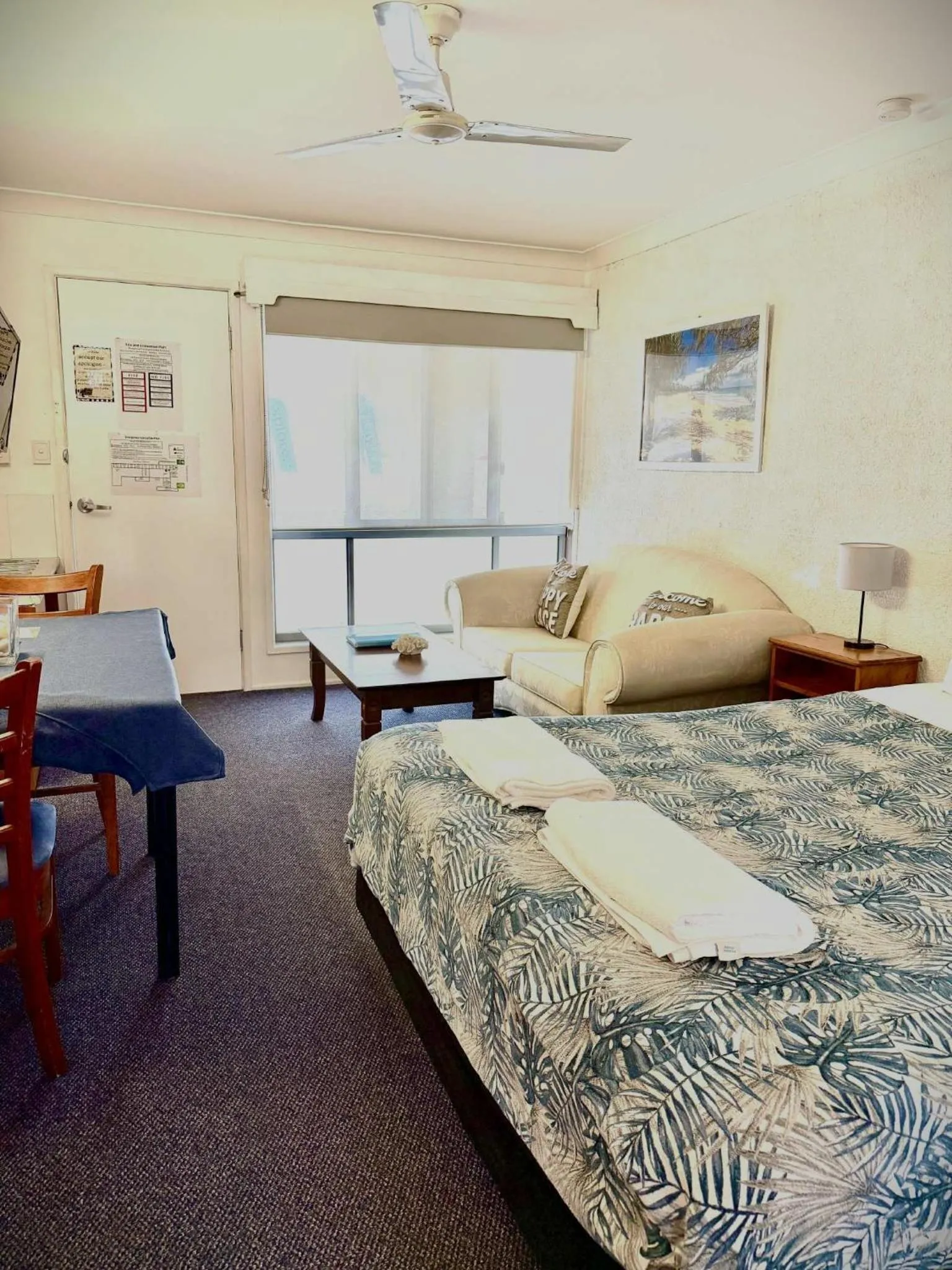 Photo of the whole room, Bed in Bundaberg Coral Villa Motor Inn