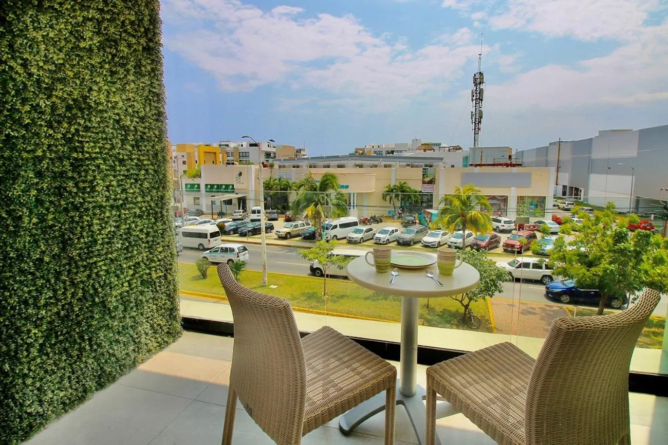 Balcony/Terrace in Menesse the City by Casago