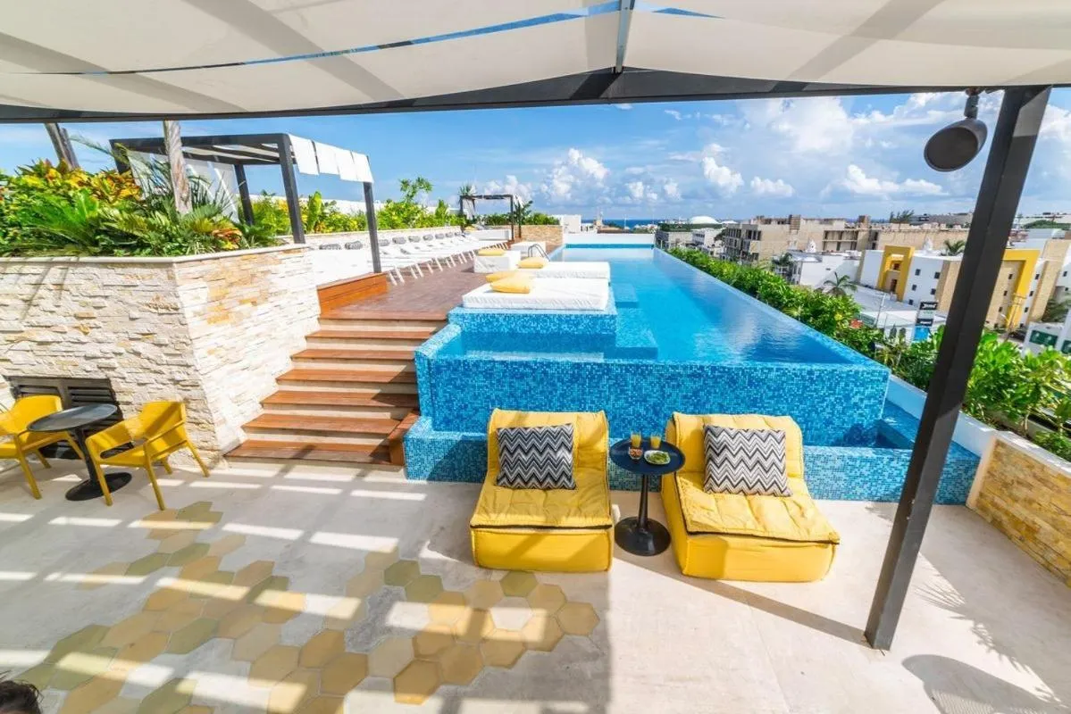 Swimming pool in Menesse the City by Casago