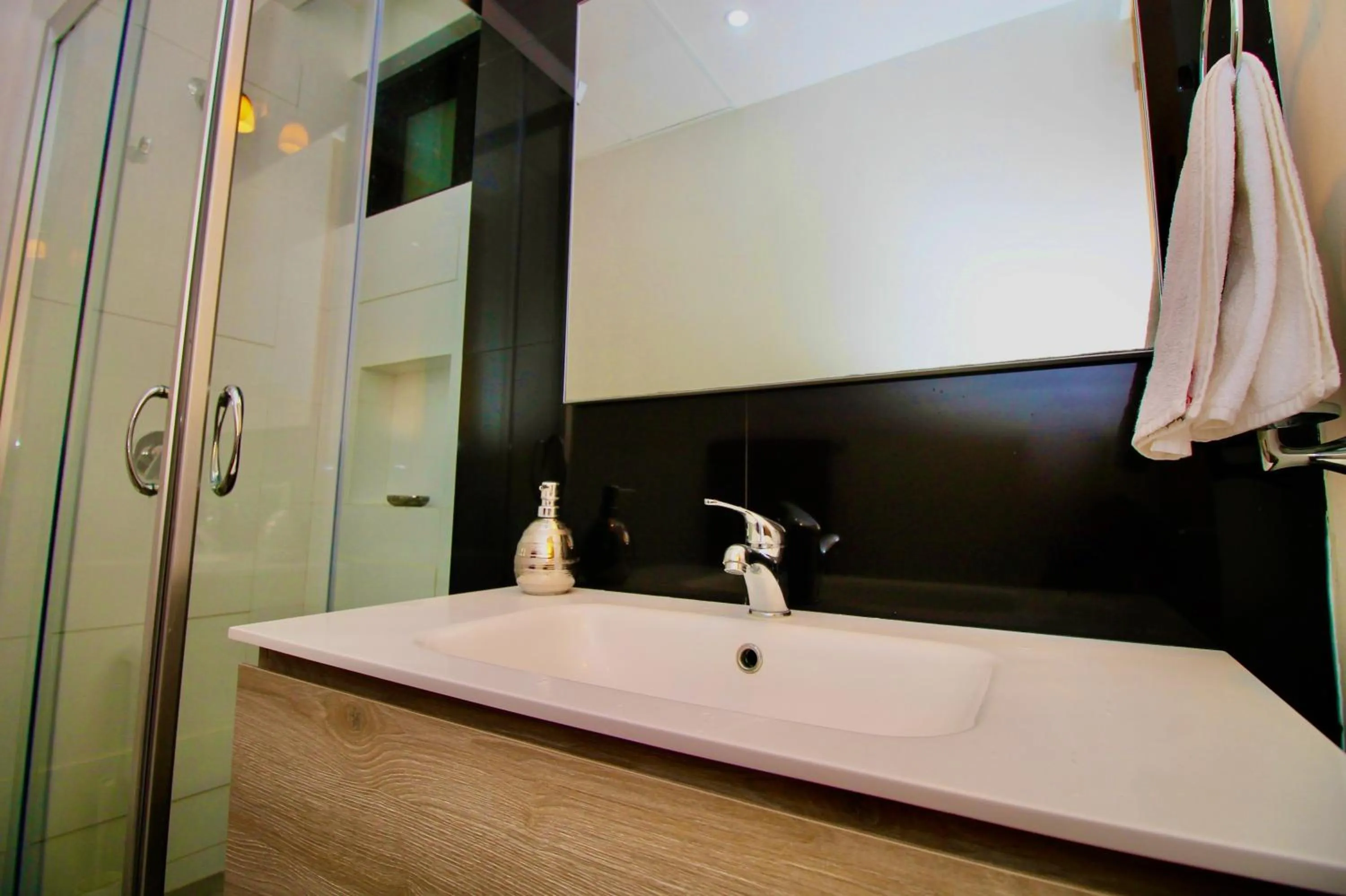 Bathroom in Menesse the City by Casago