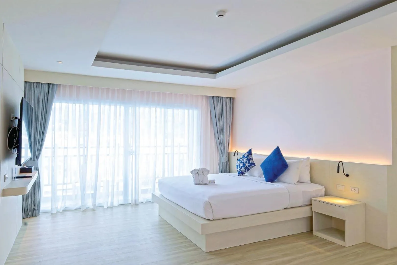 Photo of the whole room, Bed in Amata Patong