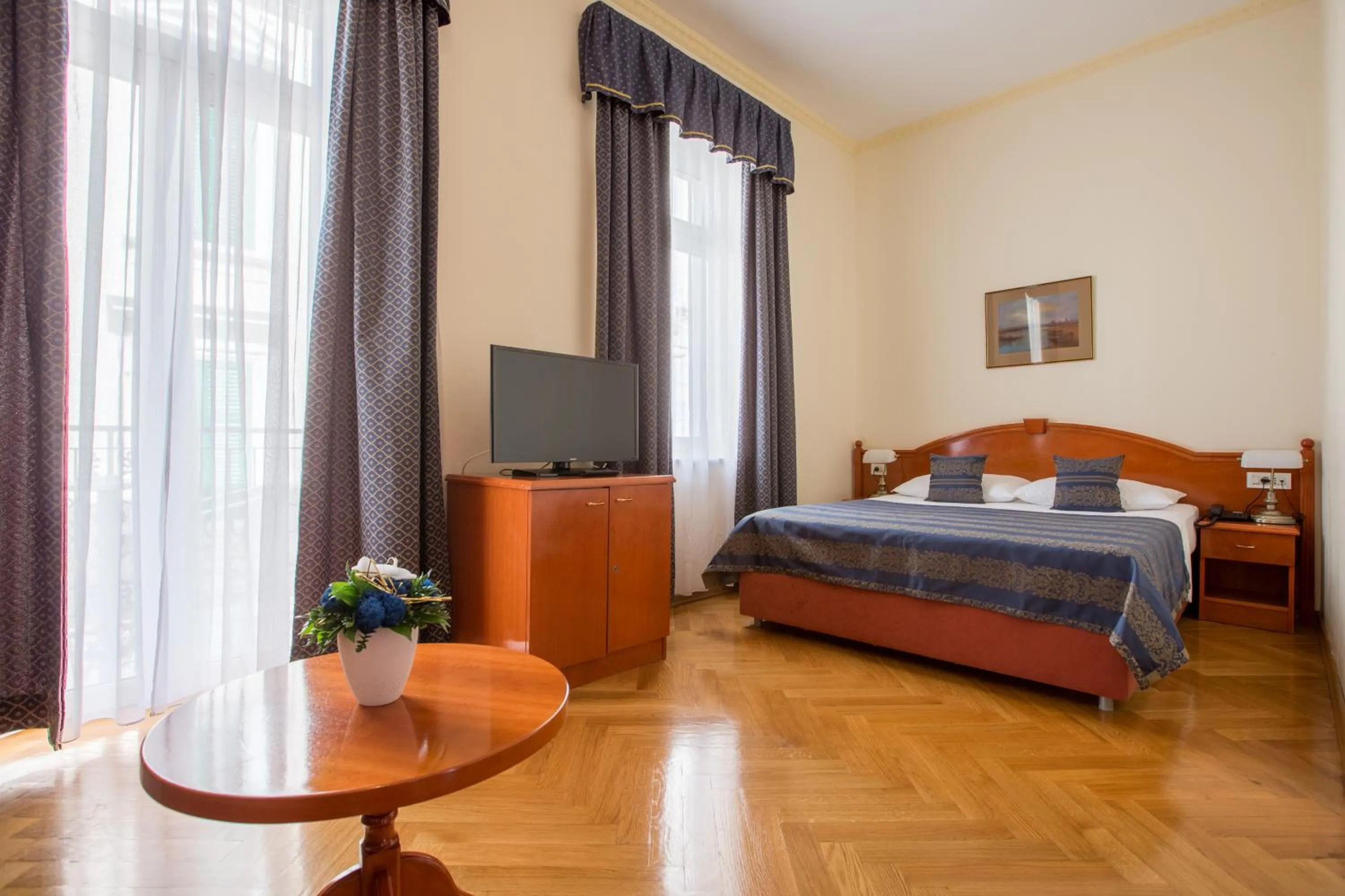 TV and multimedia, Bed in Hotel Galeb