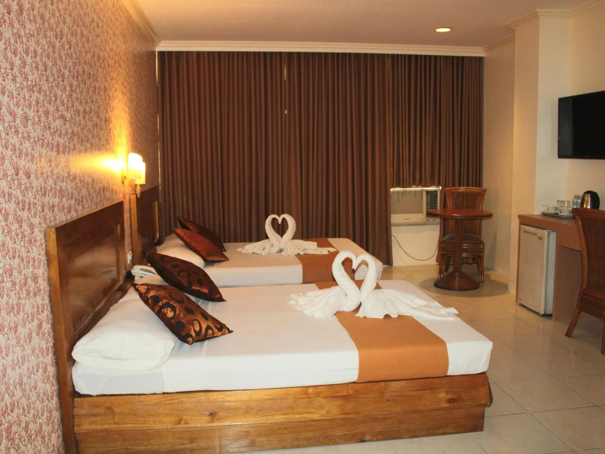 Bed in Rosas Garden Hotel