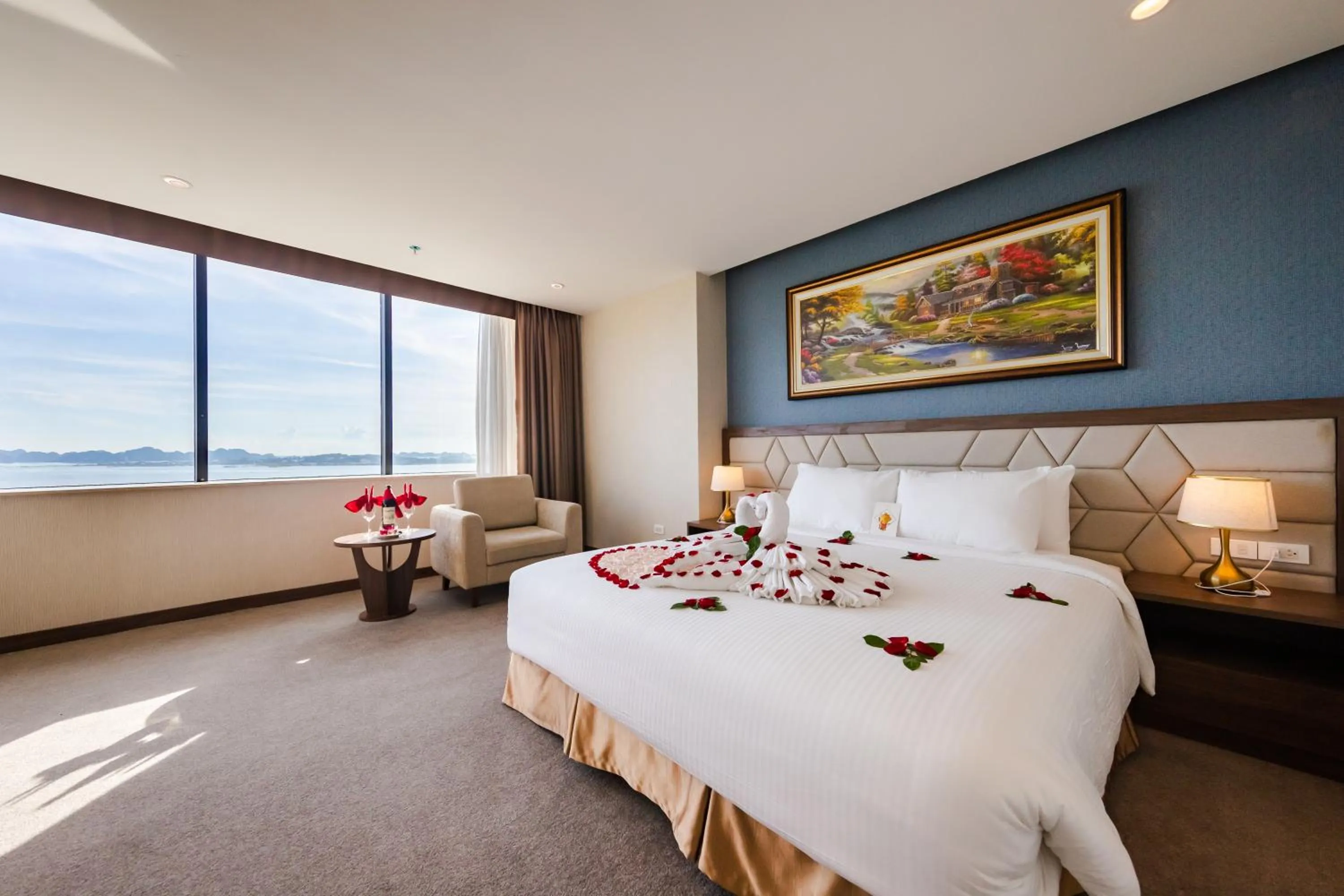 Bedroom, Bed in Muong Thanh Grand Ha Long Hotel