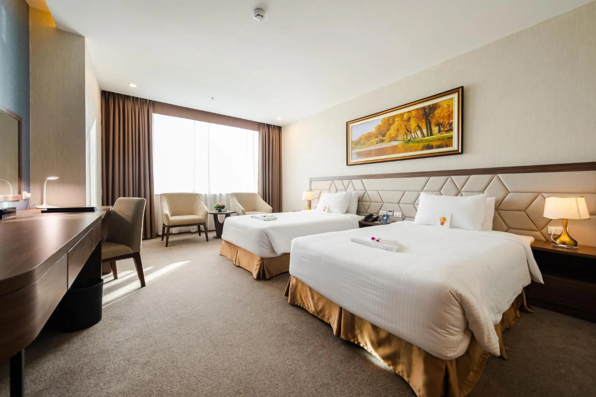 Photo of the whole room, Bed in Muong Thanh Grand Ha Long Hotel