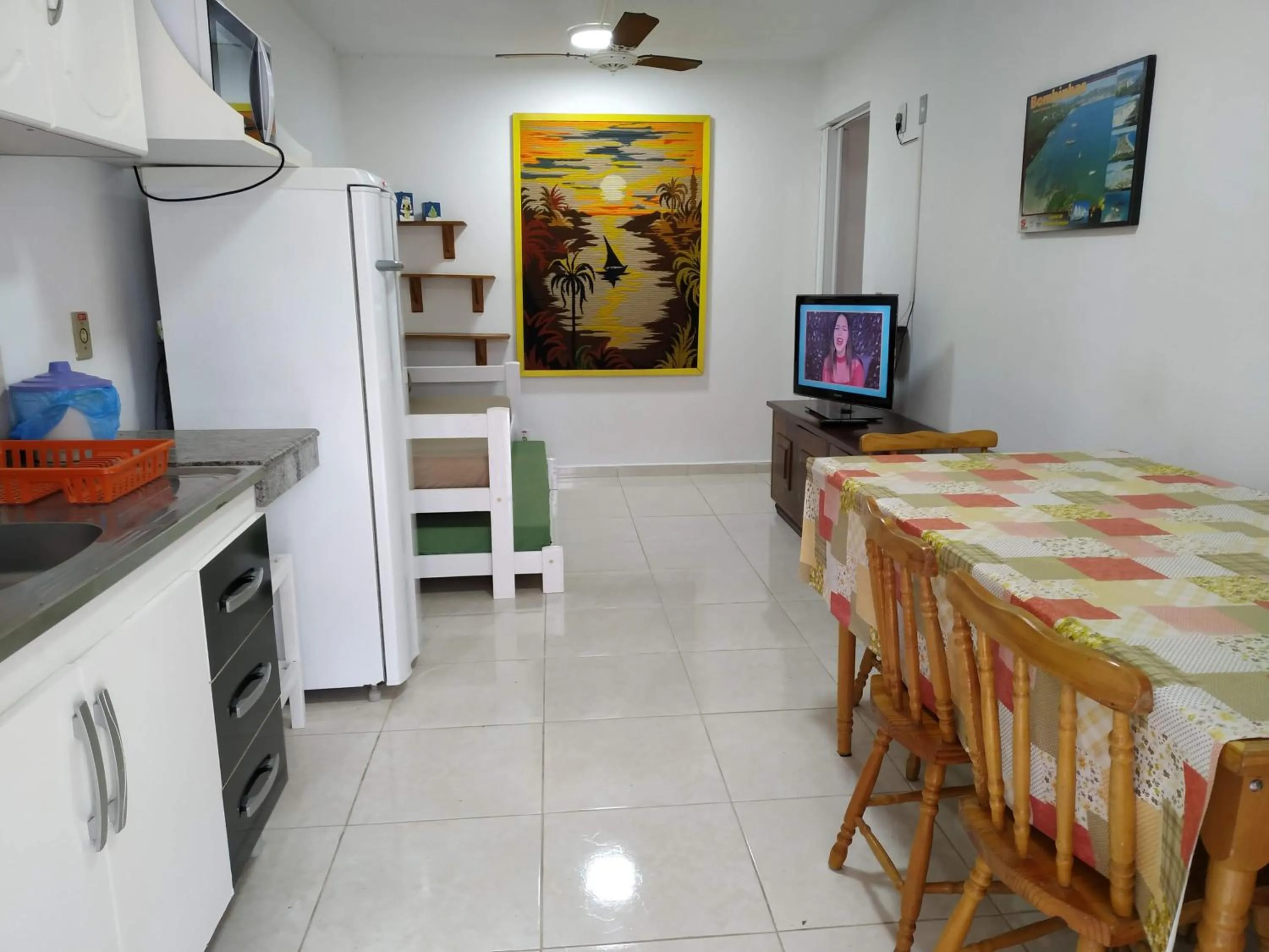 Communal lounge/ TV room in Residencial Praia Bombas