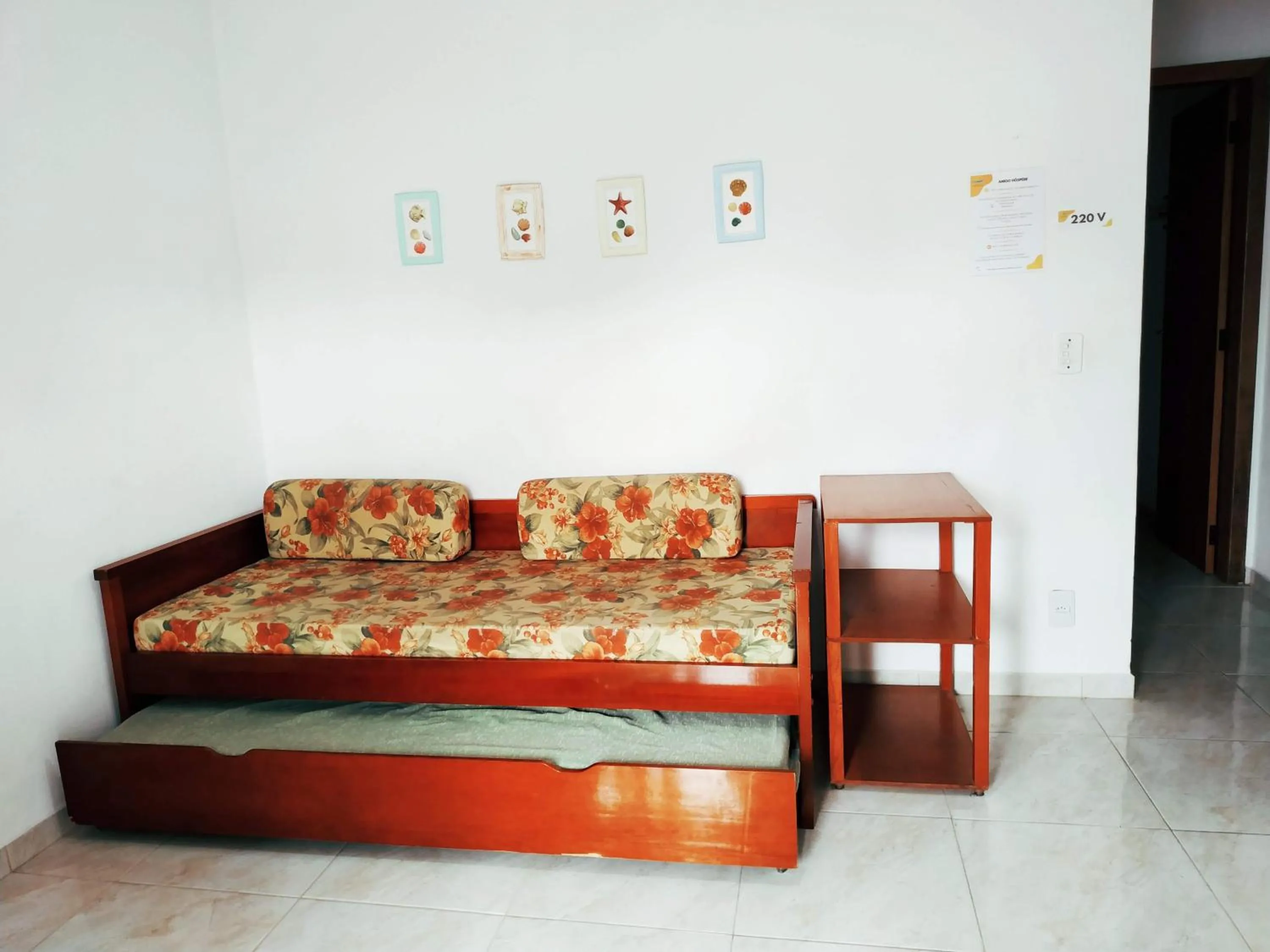 Living room, Bed in Residencial Praia Bombas