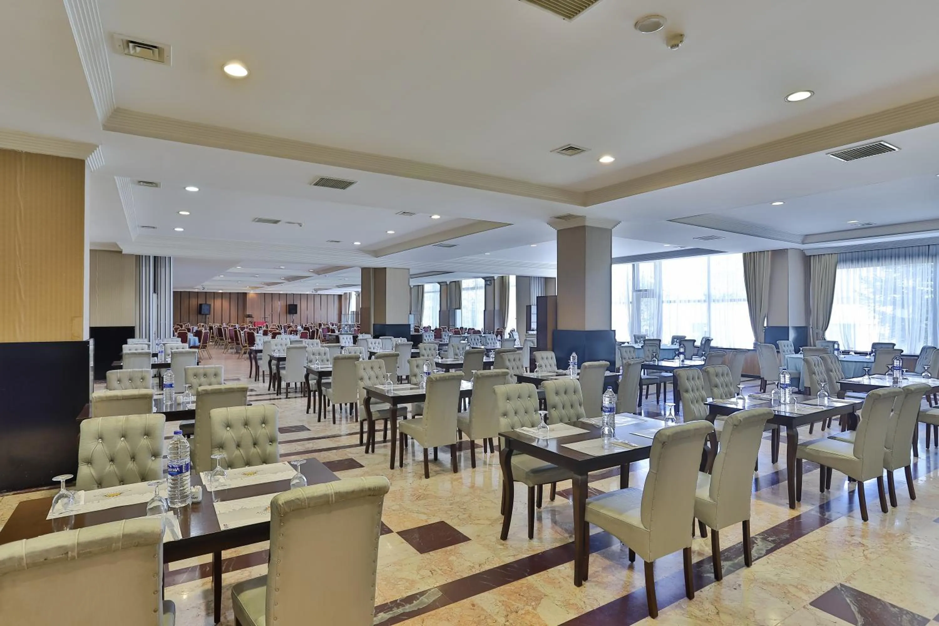 Restaurant/places to eat in Anadolu Hotels Esenboga Thermal