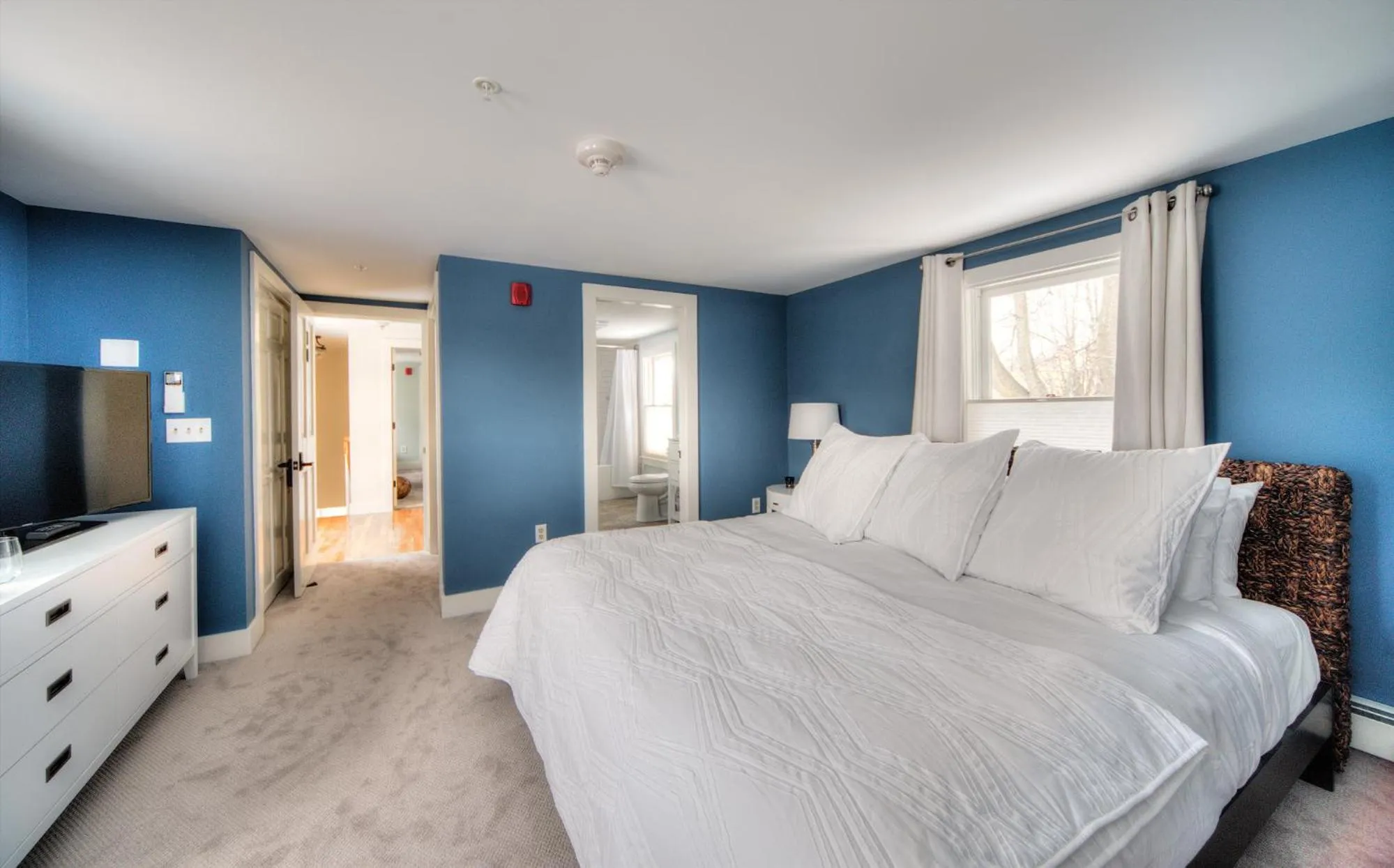 Photo of the whole room, Bed in The Sailmaker's House