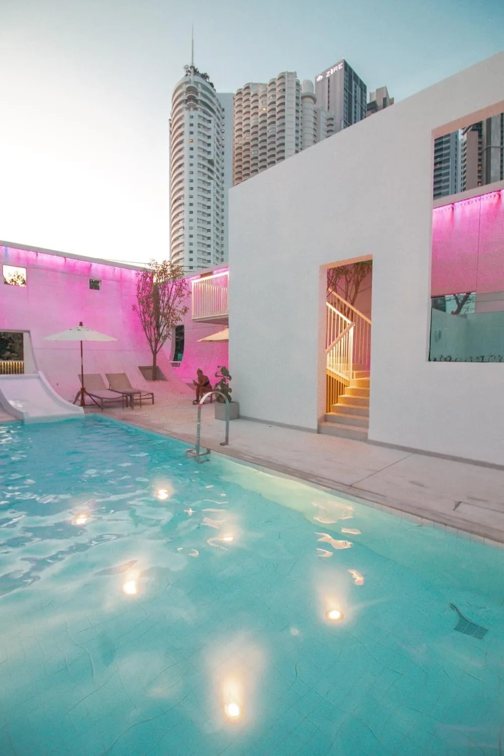 Swimming pool in Prima Hotel Pattaya