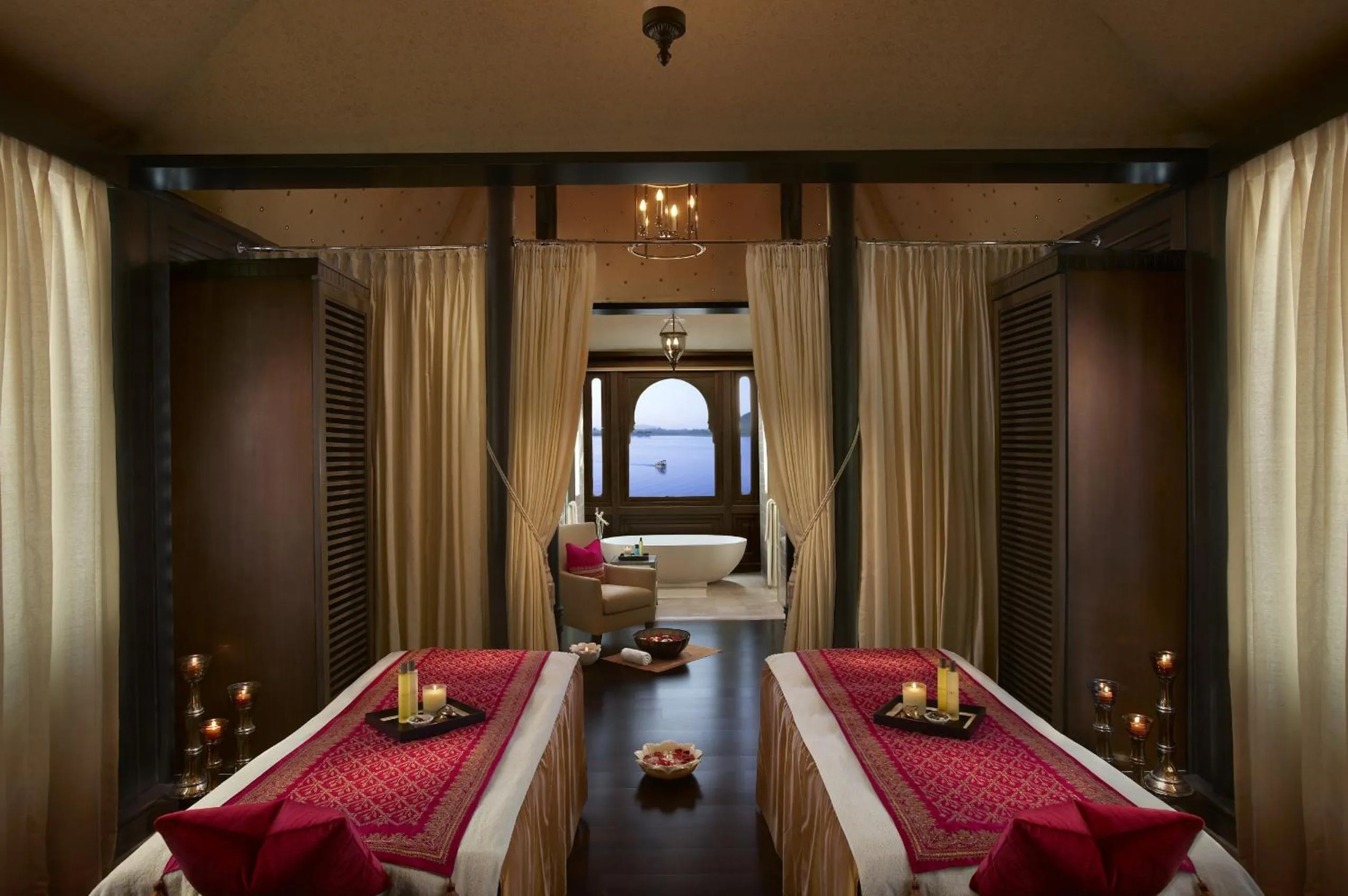 Spa and wellness centre/facilities, Bed in The Leela Palace Udaipur
