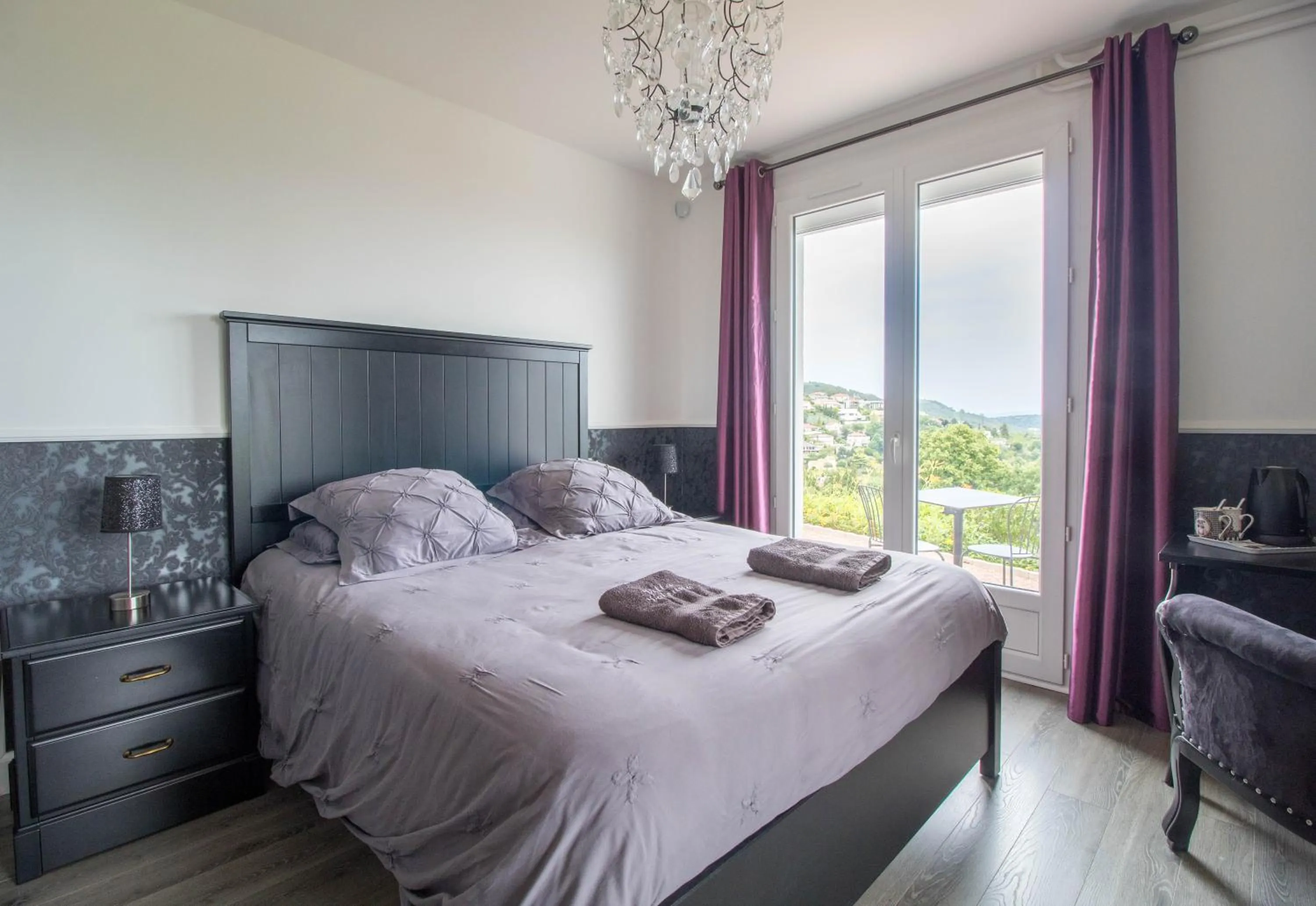 Photo of the whole room in Chambres d'hôtes Villa Volcano