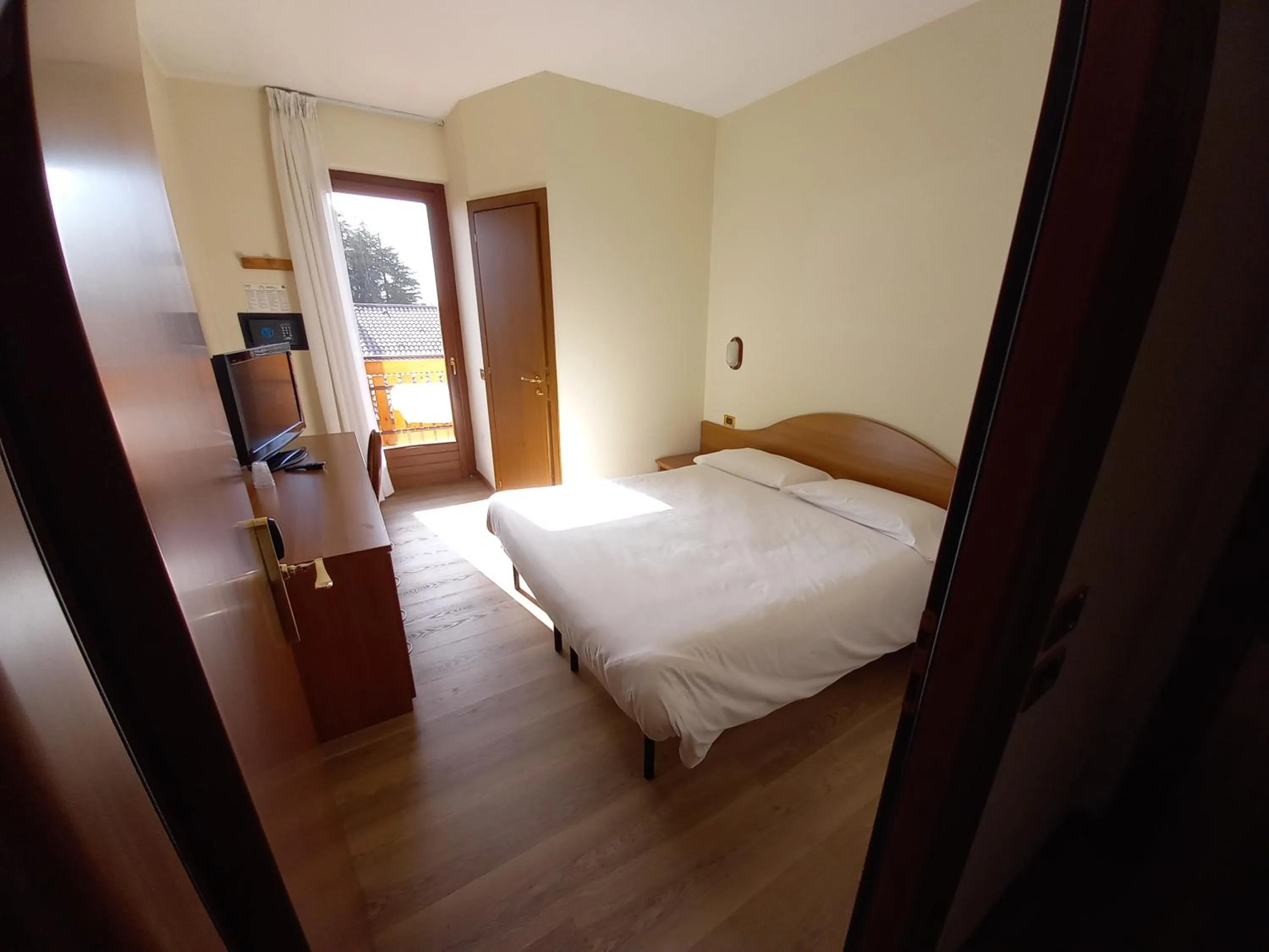 Bedroom, Bed in Hotel Prealpi