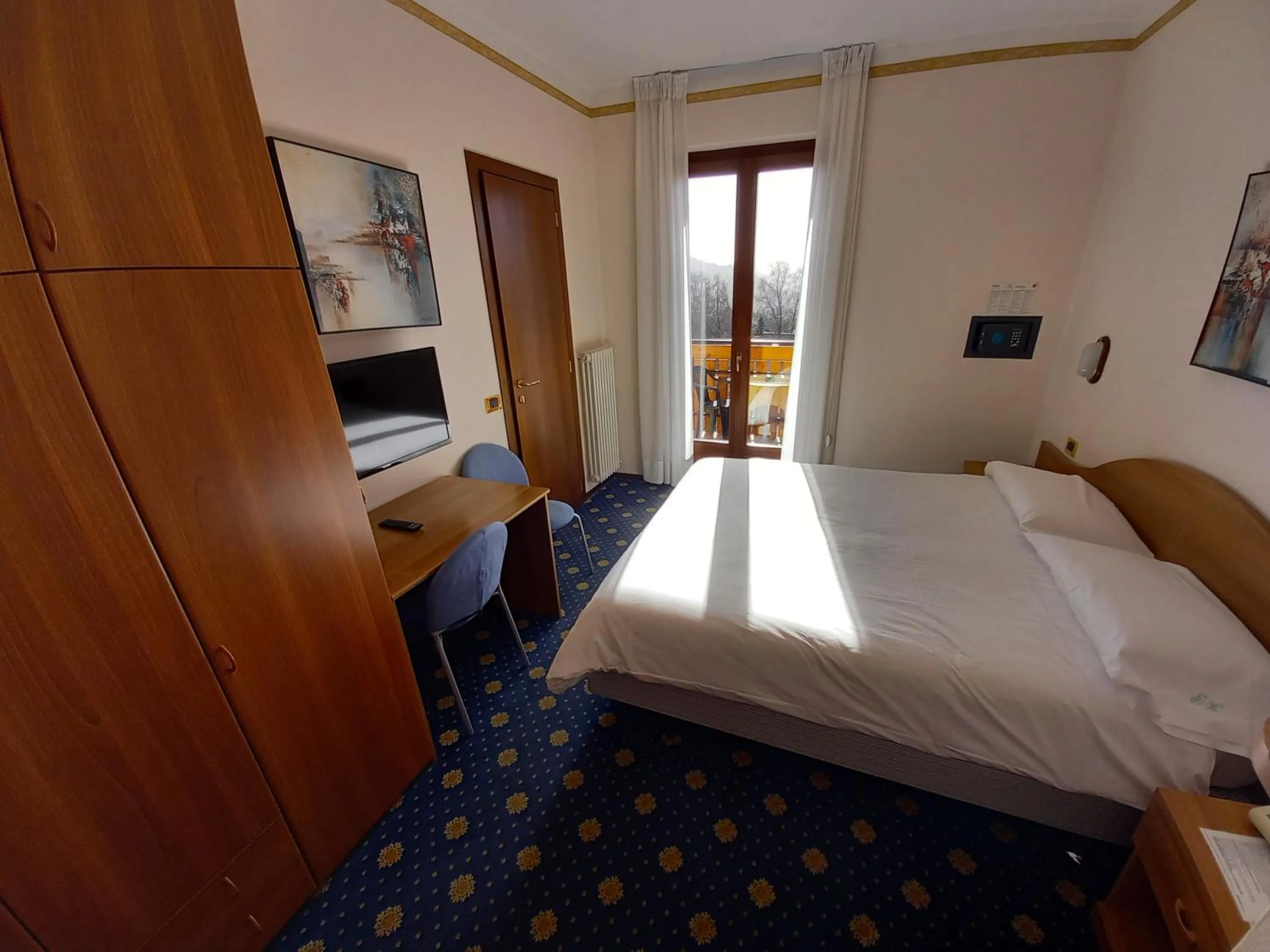 Bedroom, Bed in Hotel Prealpi