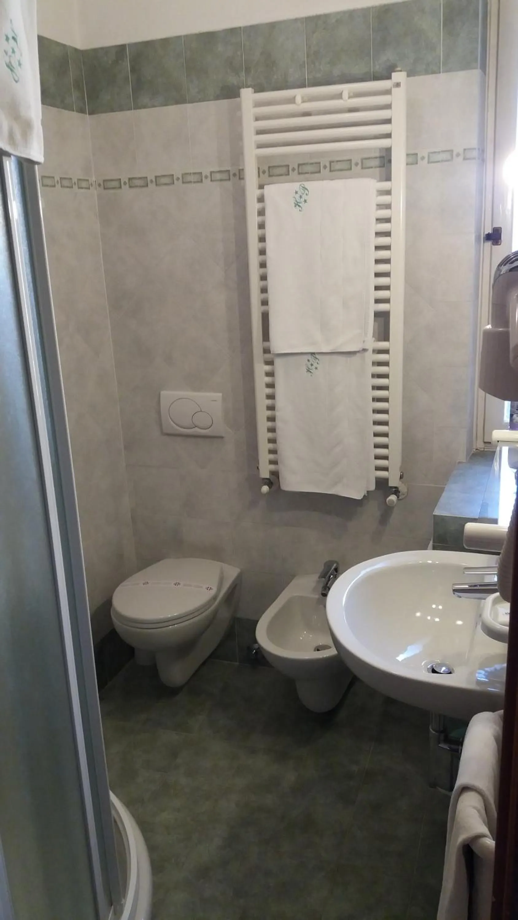 Bathroom in Hotel Prealpi