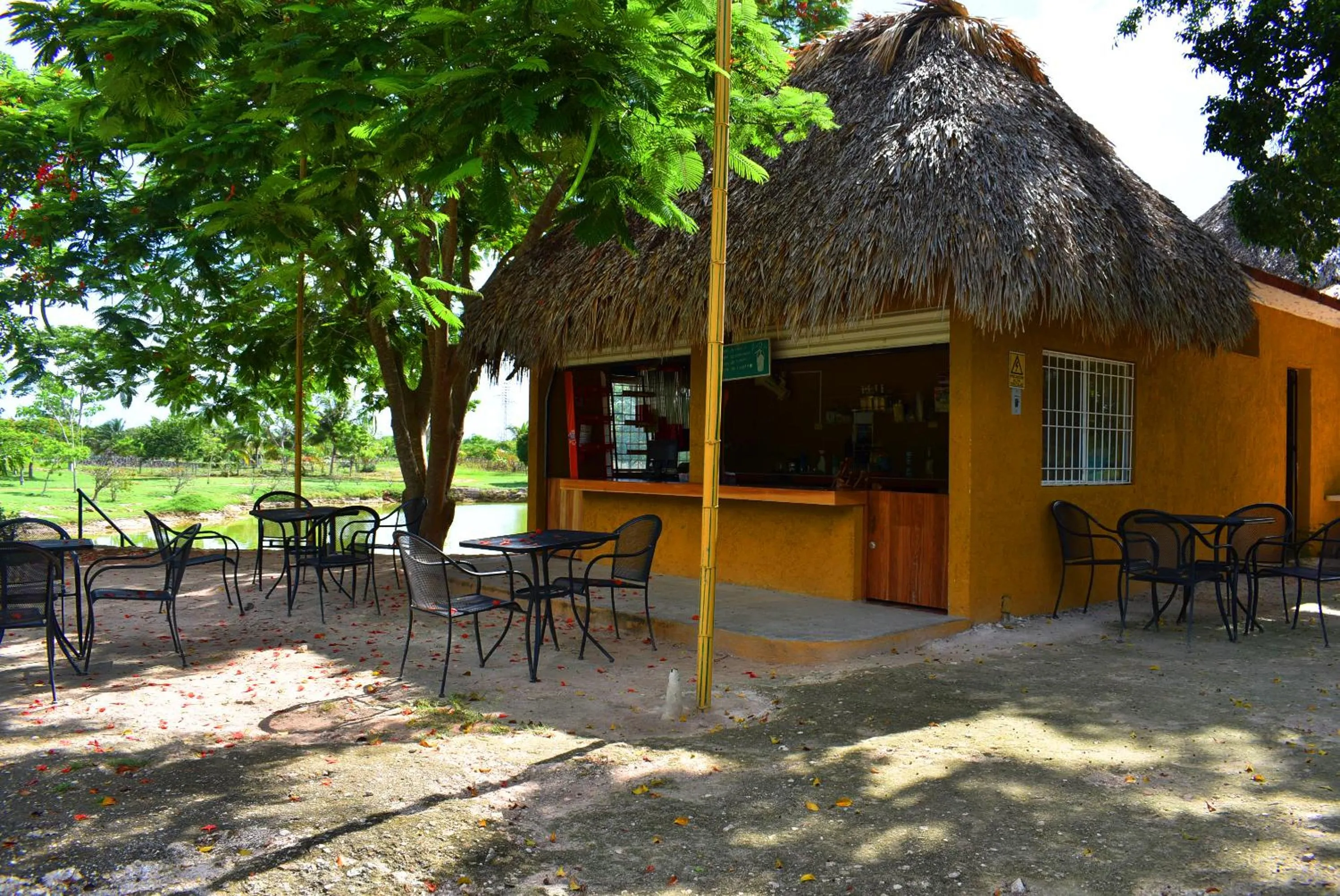 On-site shops in Villas Vallazoo