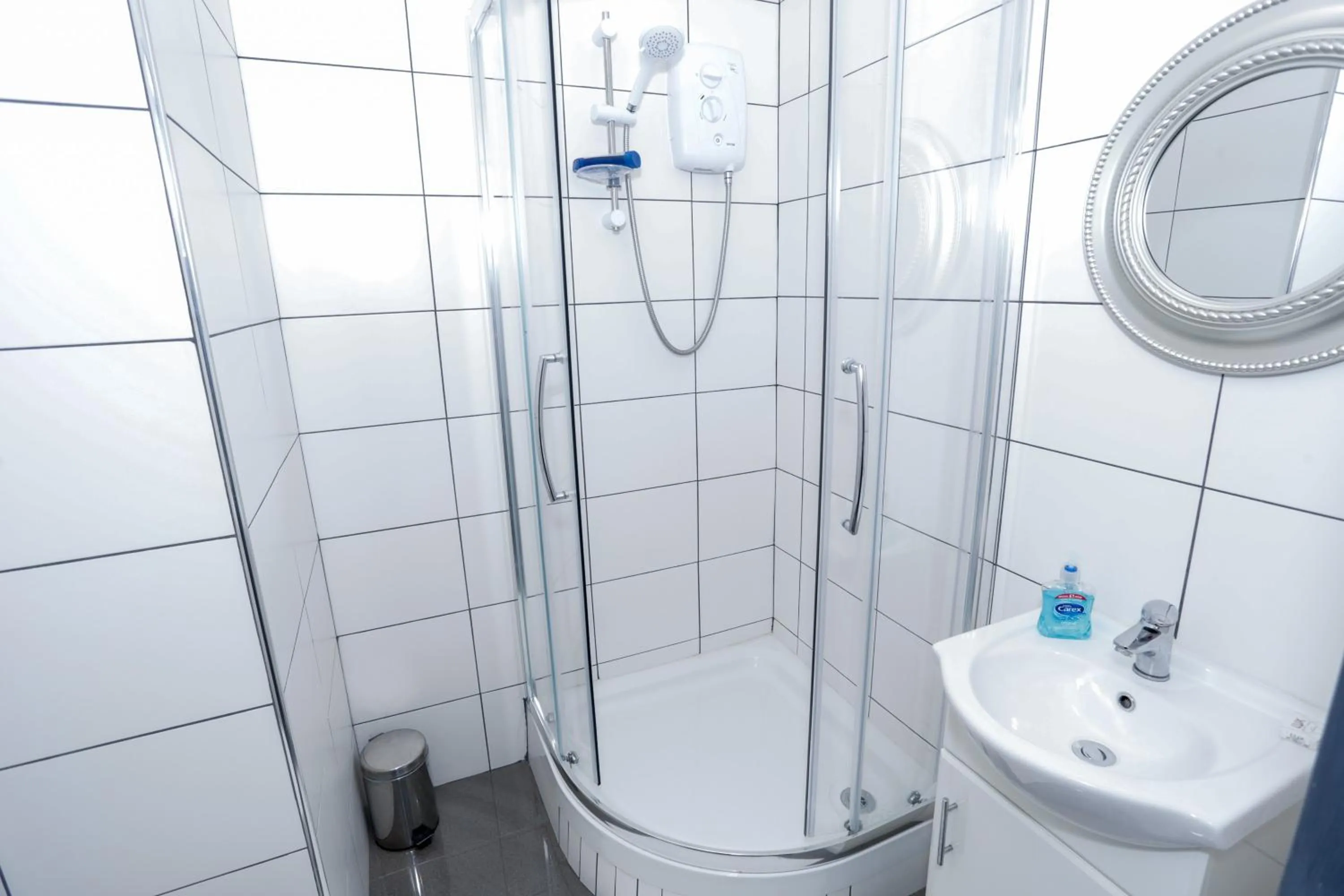 Shower in Beckenham Park Hotel