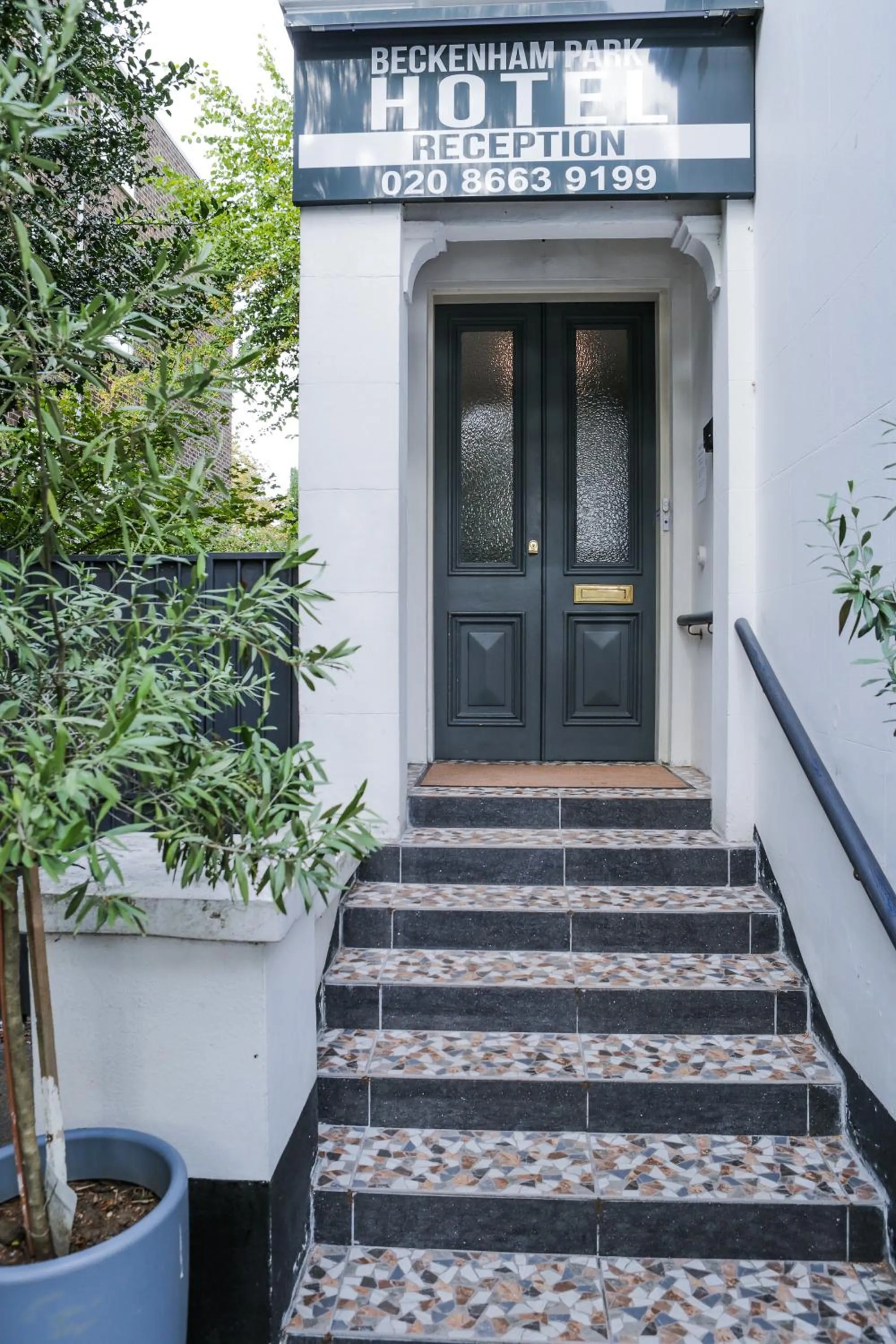 Facade/entrance in Beckenham Park Hotel