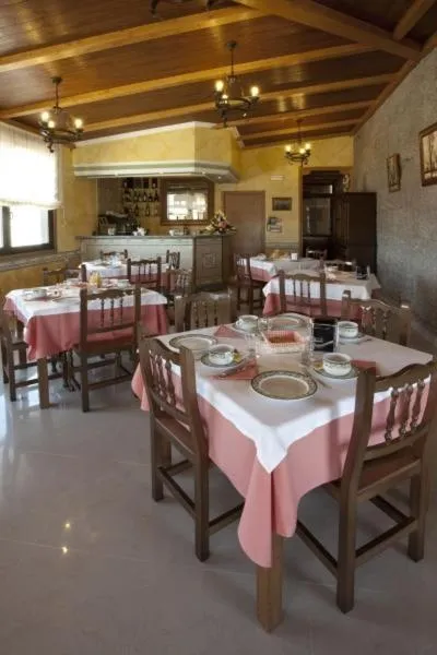 Restaurant/places to eat in Hotel Liñares