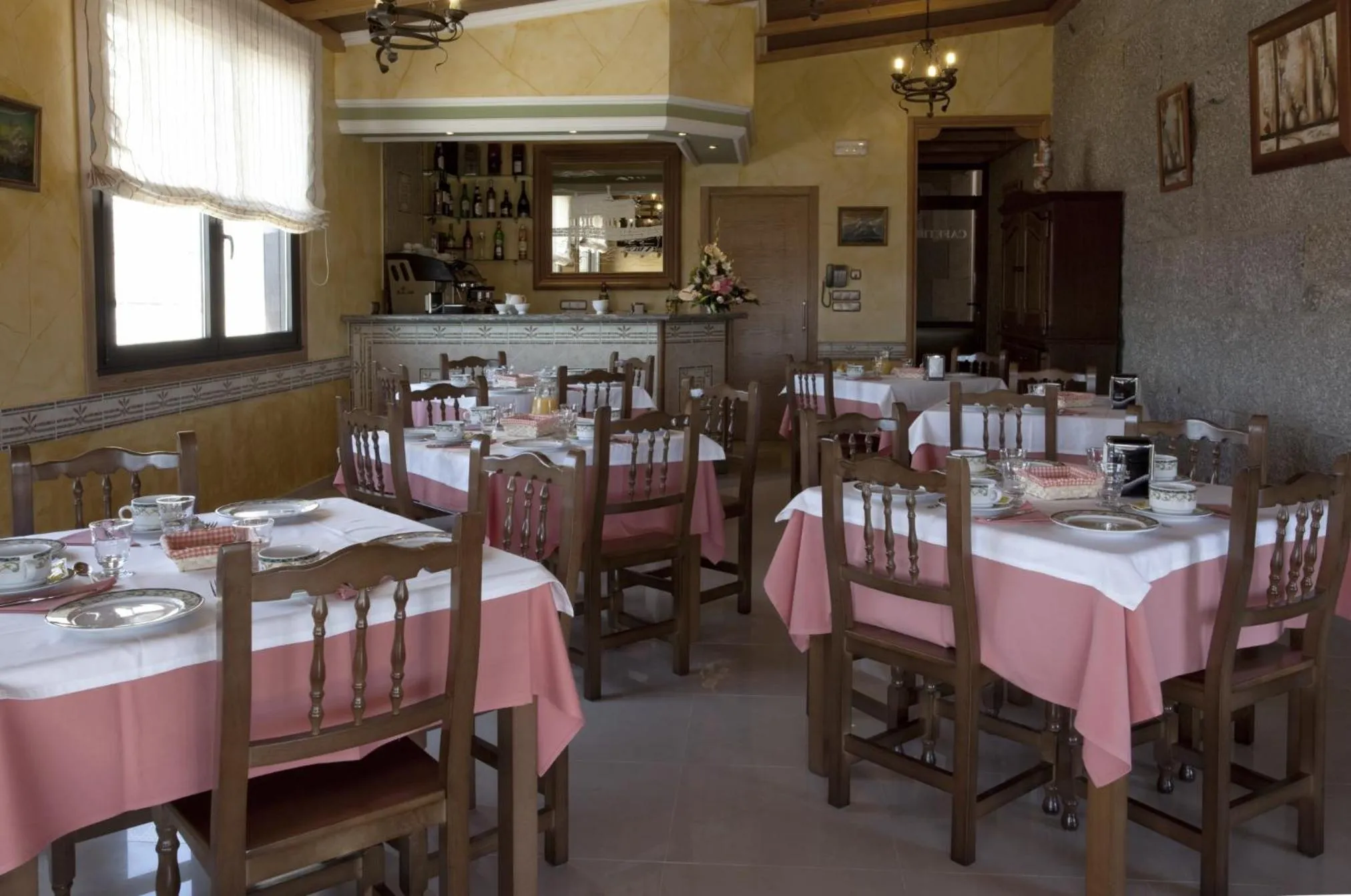 Restaurant/places to eat in Hotel Liñares