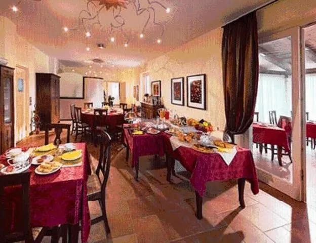 Restaurant/places to eat in Mongalletto