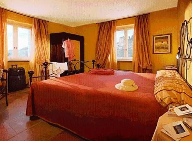 Photo of the whole room, Bed in Mongalletto