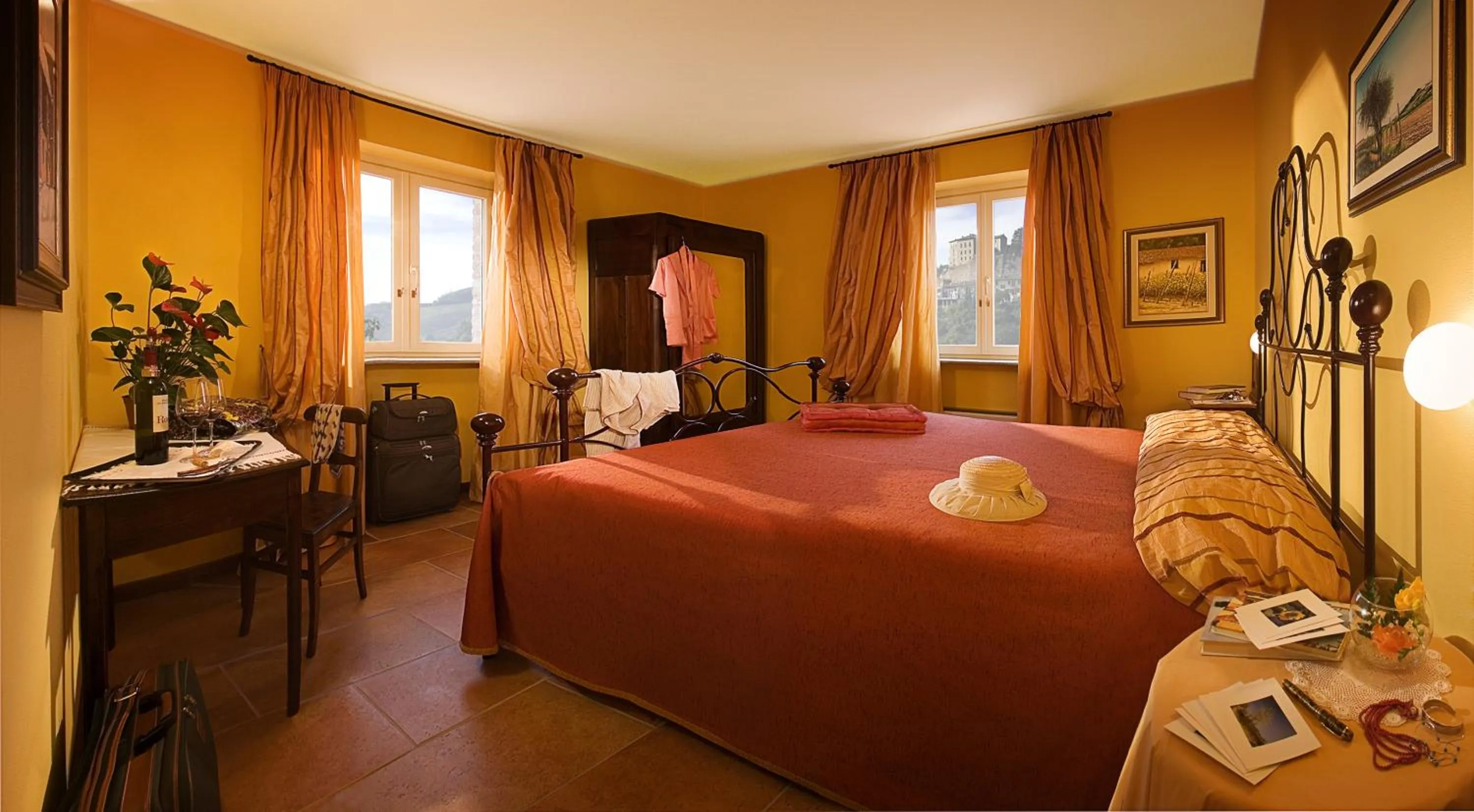 Photo of the whole room, Bed in Mongalletto