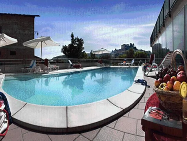 Swimming pool in Mongalletto