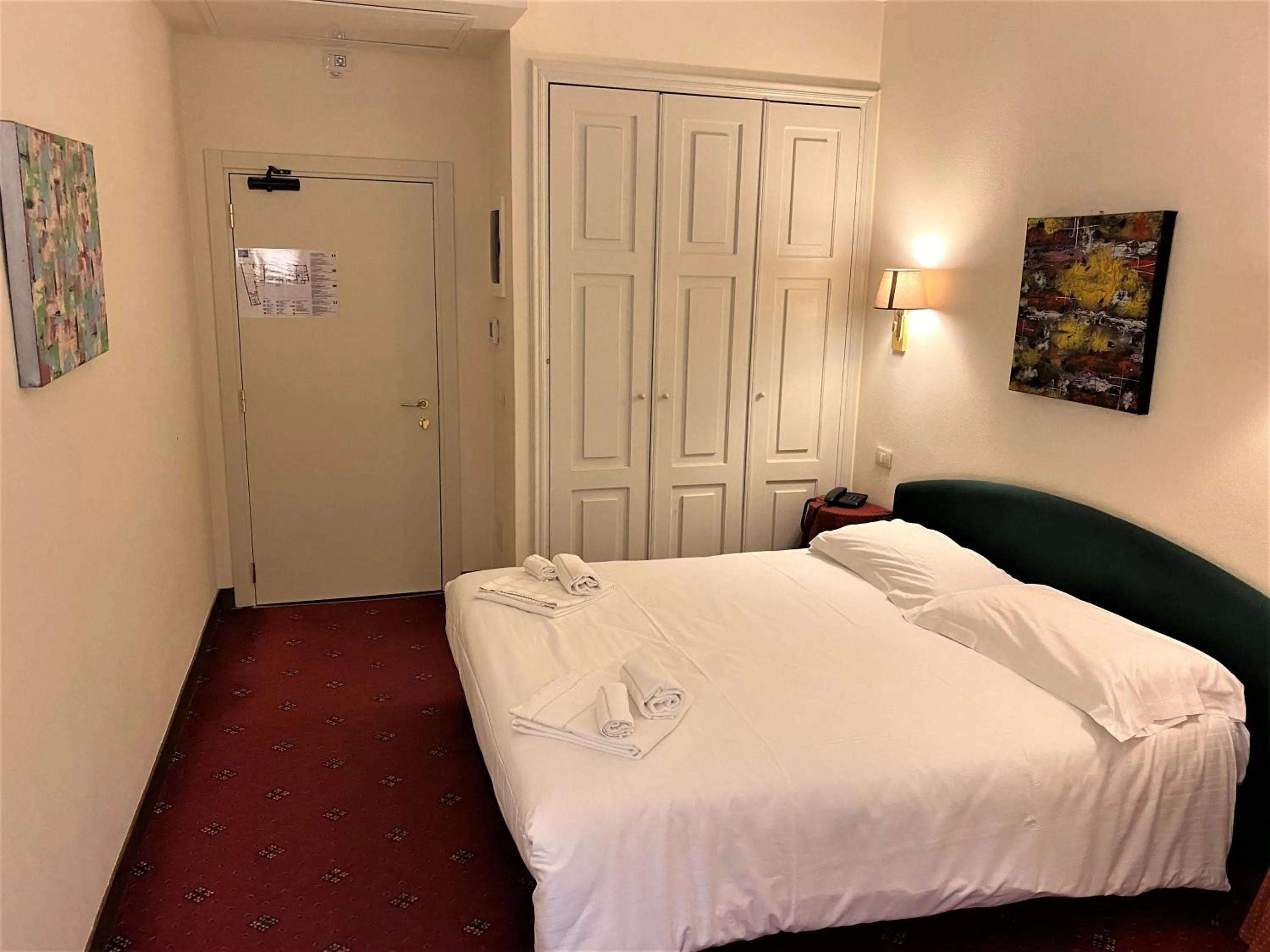 Bed in Hotel Trieste