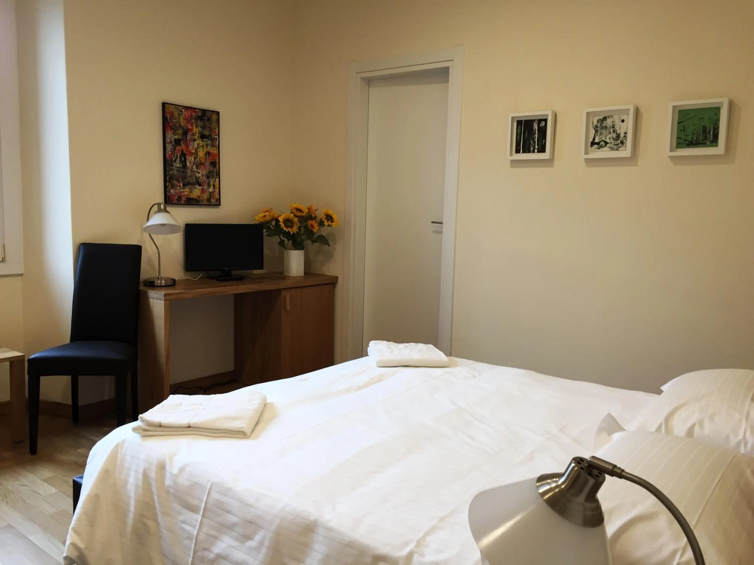 Photo of the whole room, Bed in Hotel Trieste