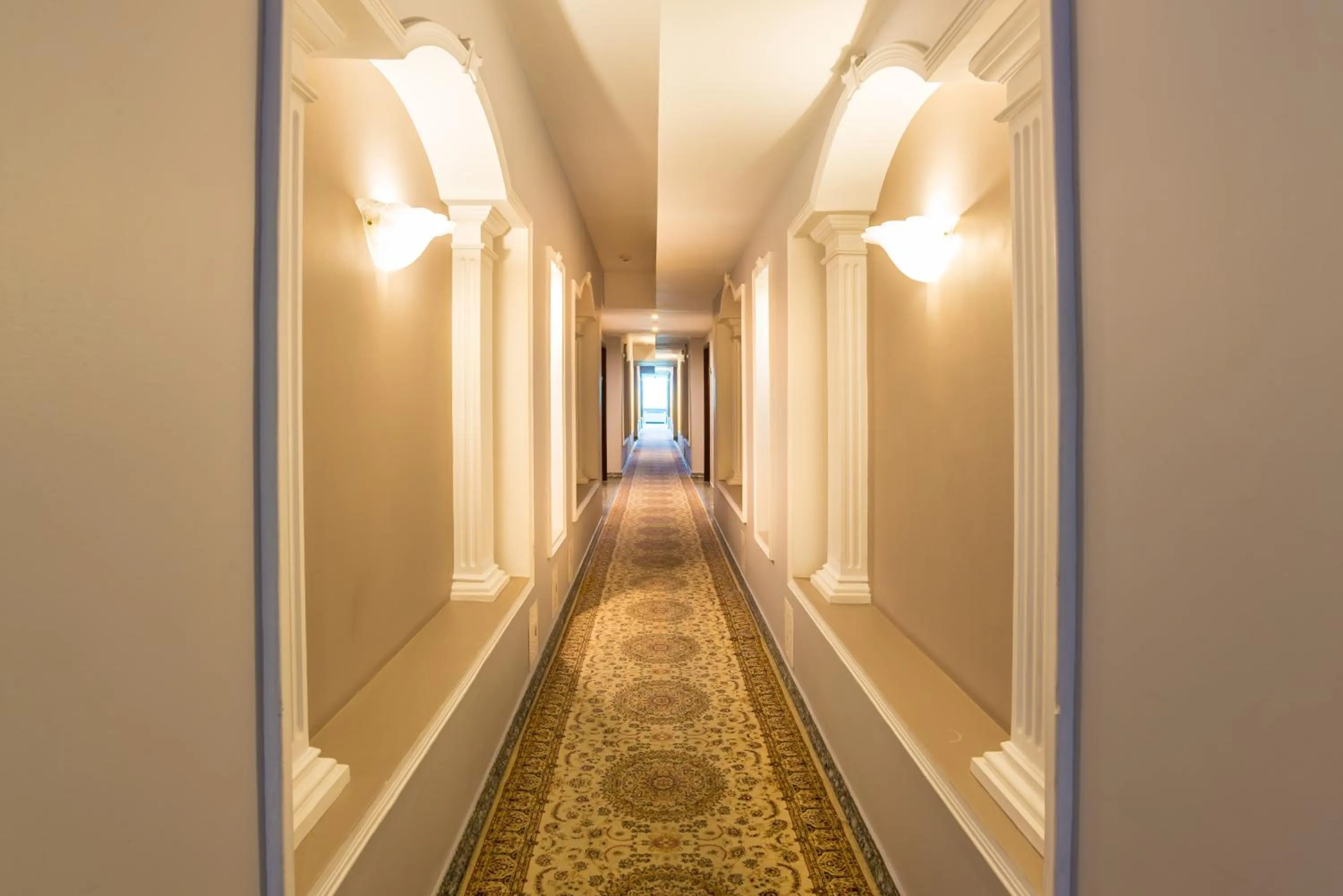 Area and facilities in Royal Palace Hotel