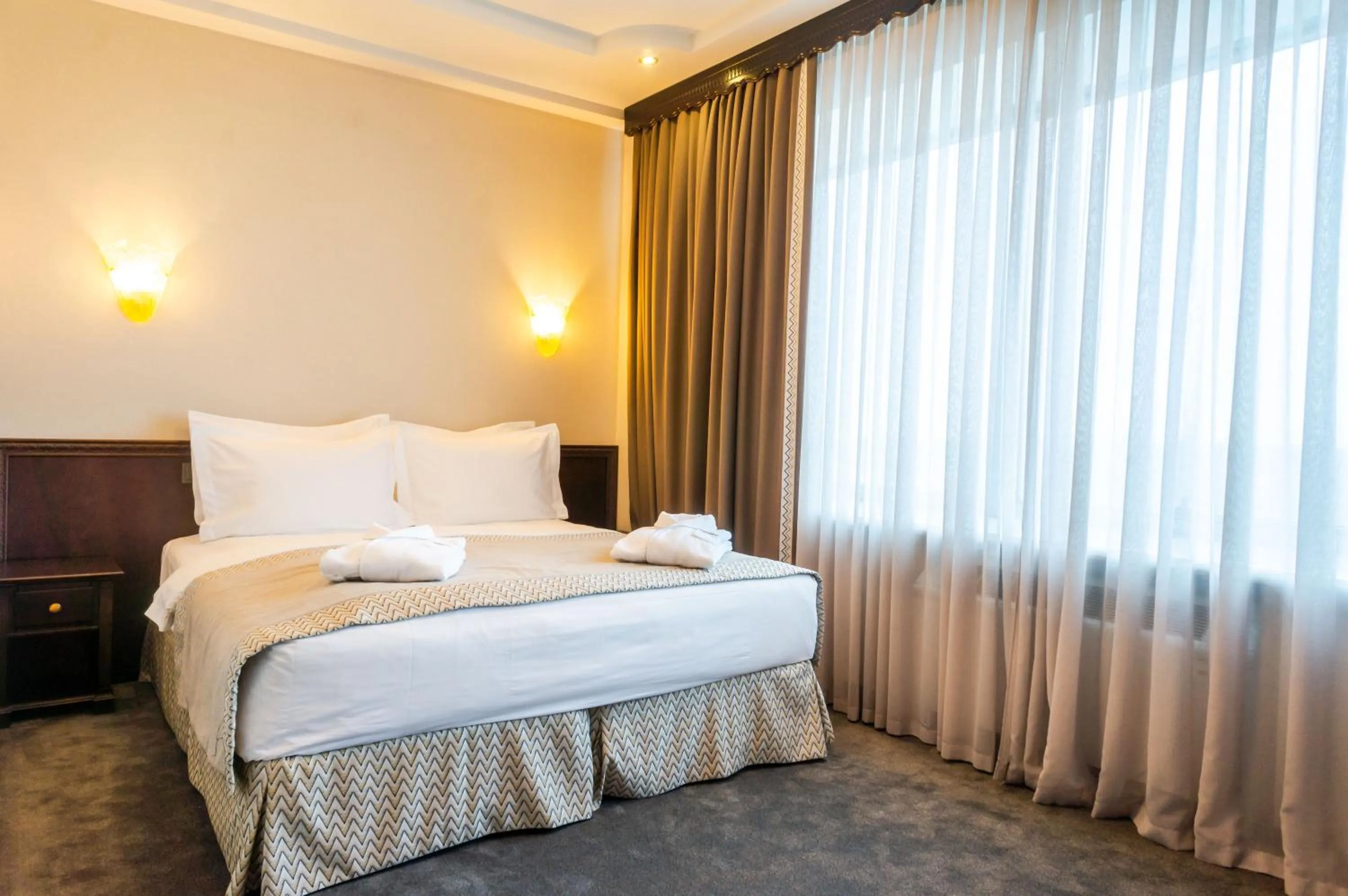 Bed in Royal Palace Hotel