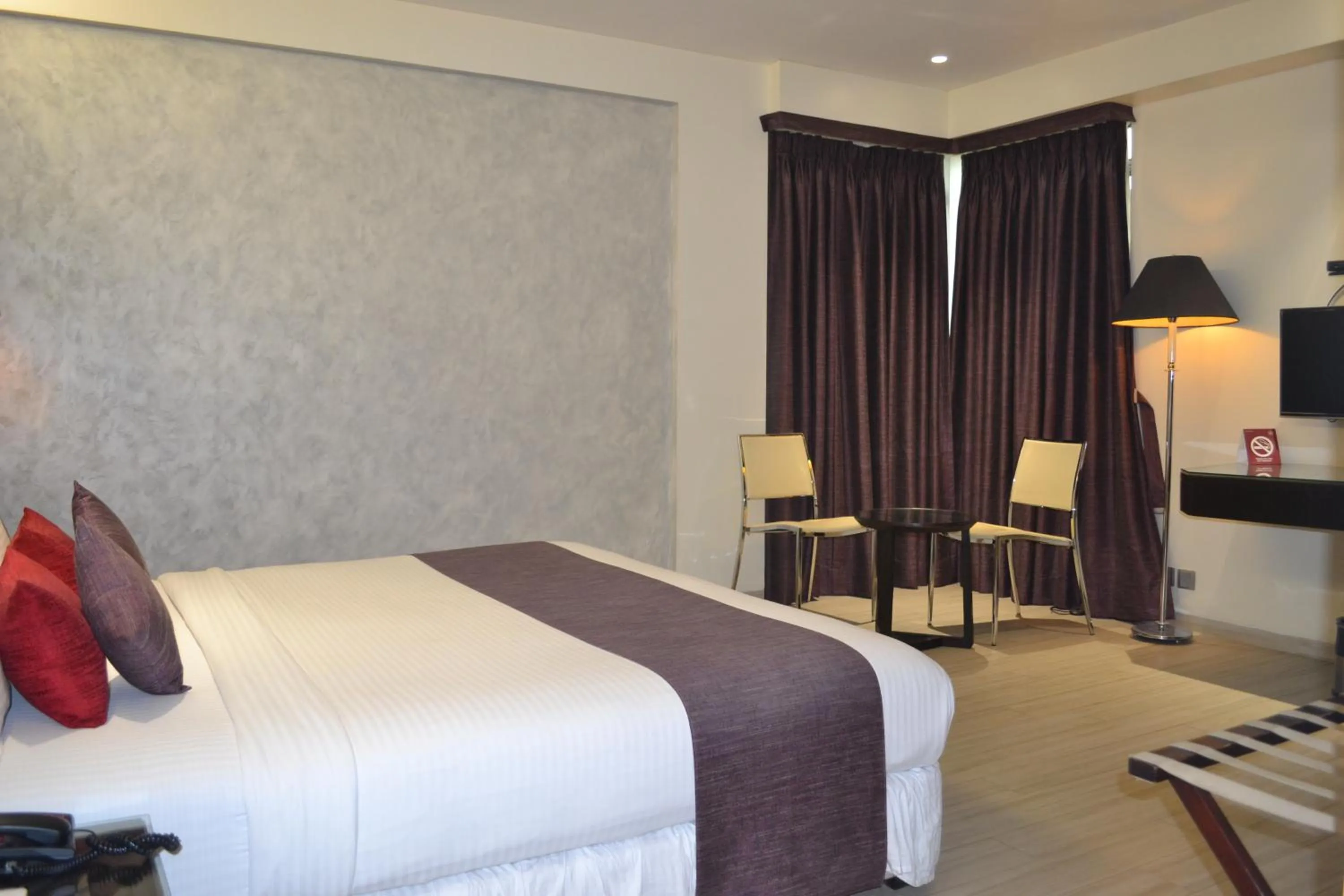 Bedroom, Bed in Southern Plaza