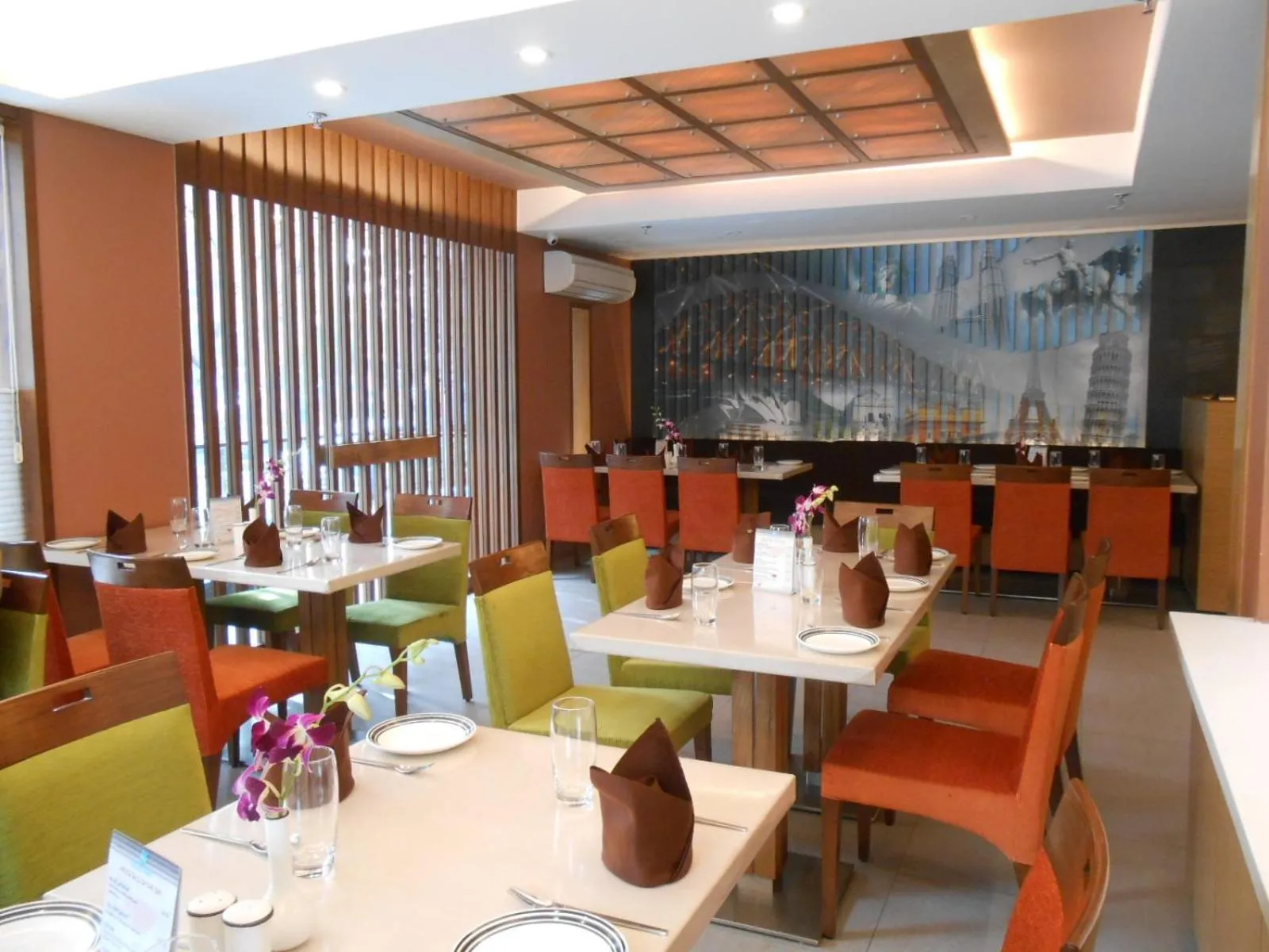 Restaurant/places to eat in Southern Plaza