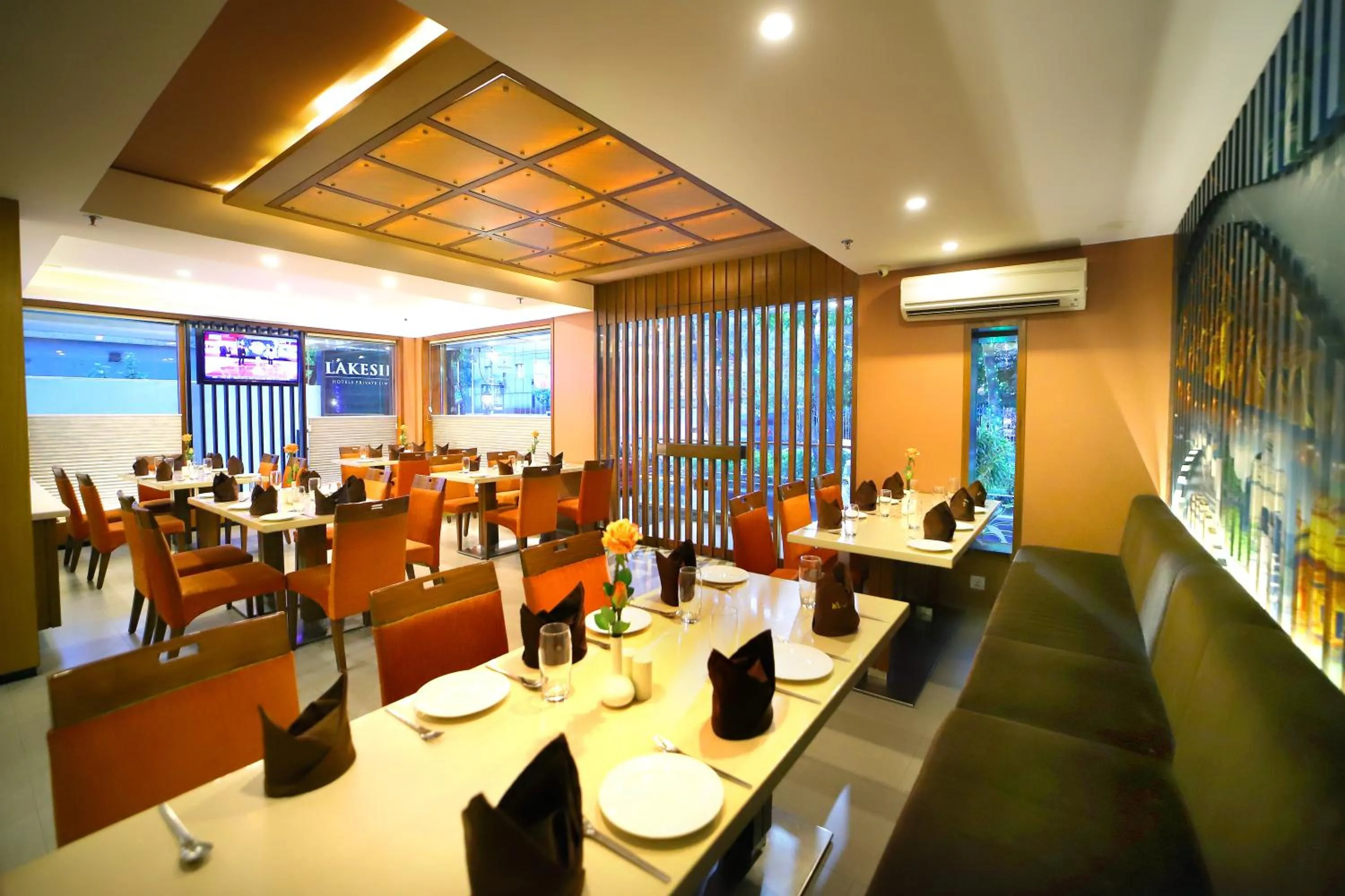 Dining area in Southern Plaza