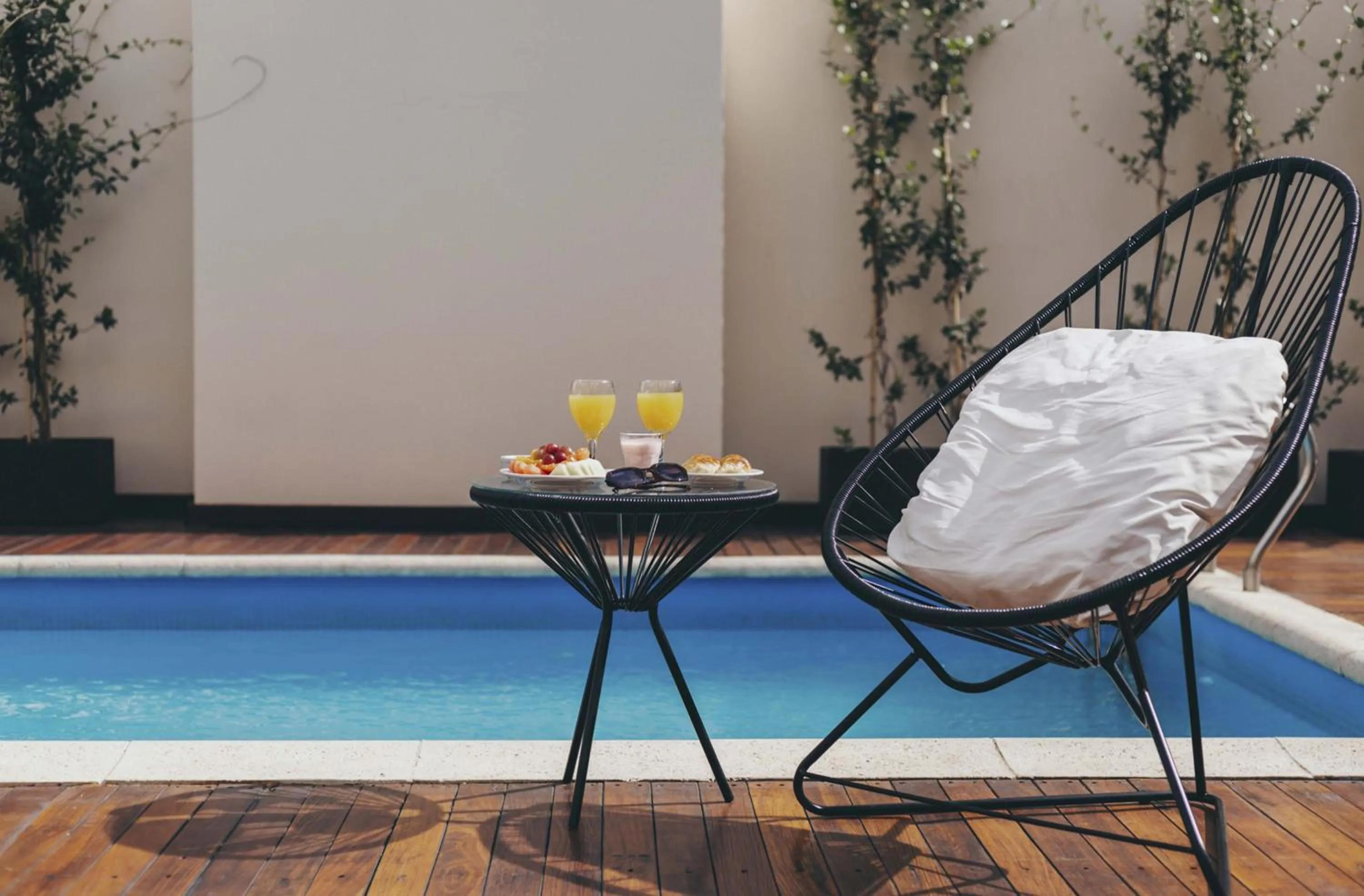 Pool view in Cyan Américas Towers Hotel