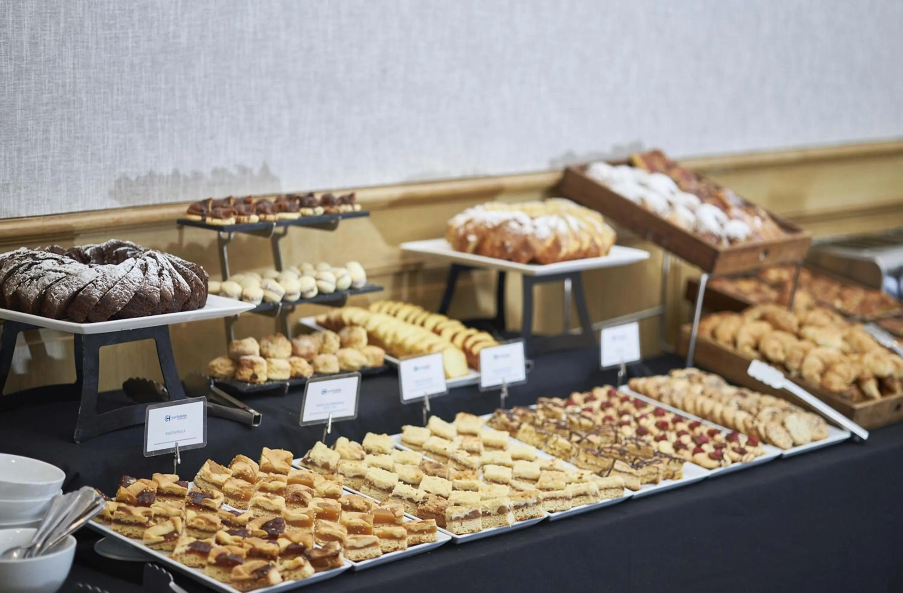 Buffet breakfast in Cyan Américas Towers Hotel