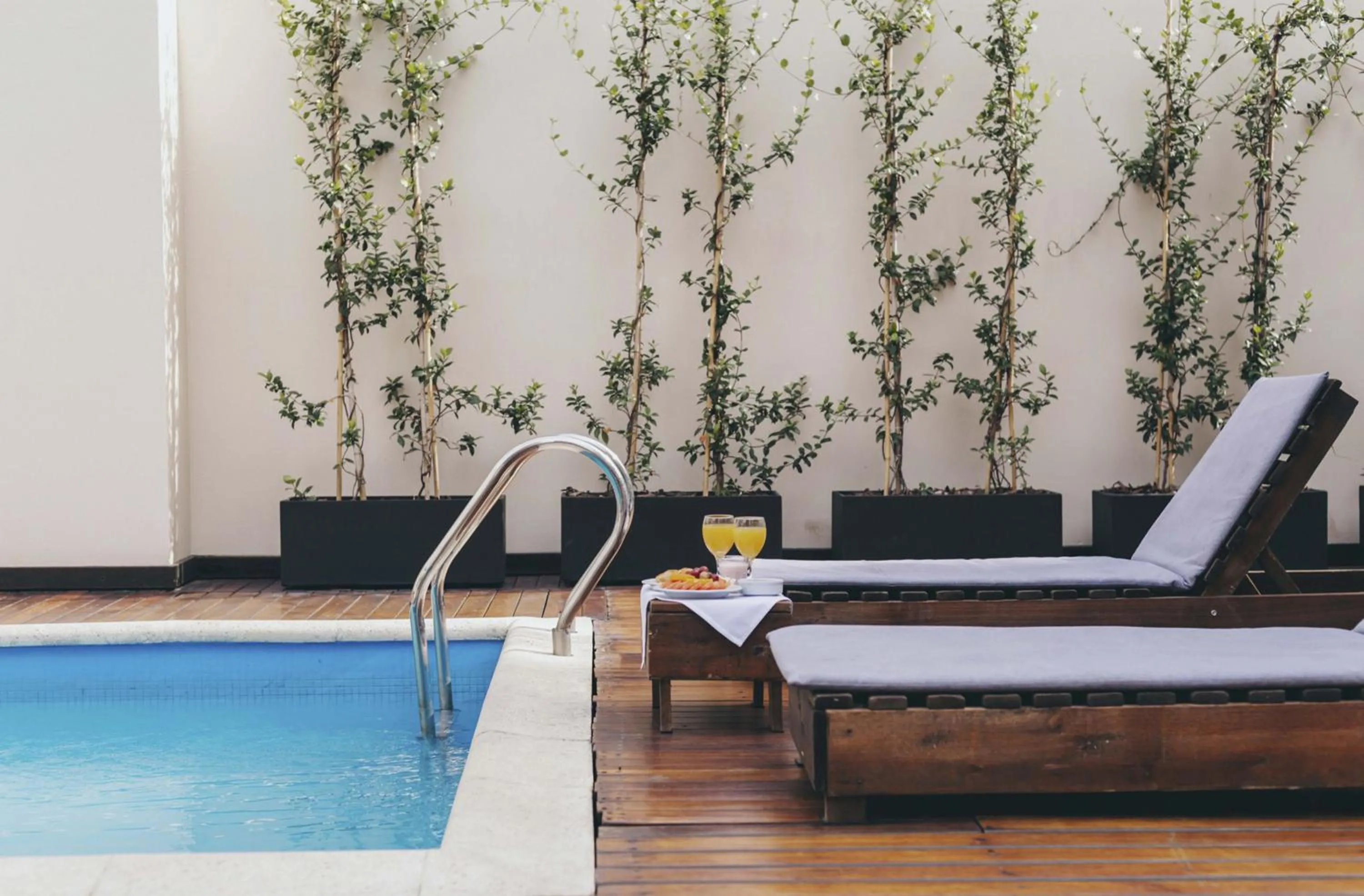 Swimming pool in Cyan Américas Towers Hotel