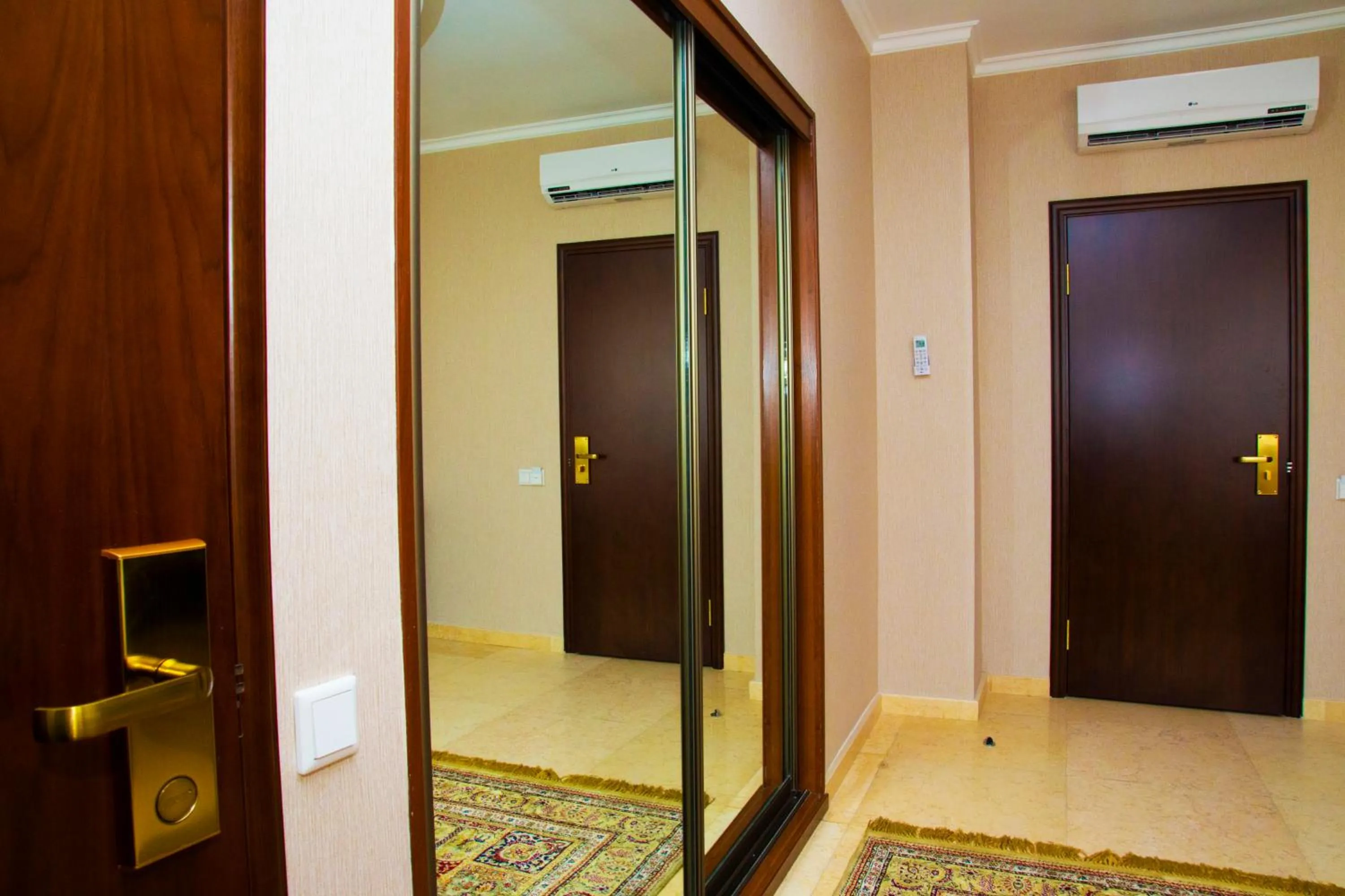 Photo of the whole room in Royal Petrol Hotel